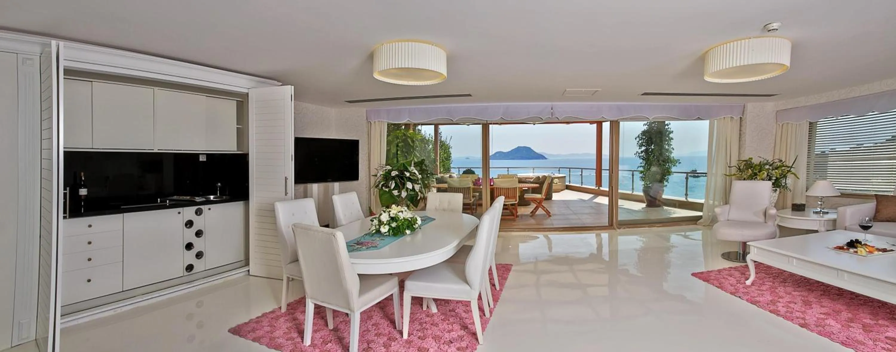 Hot Tub in Sianji Well-Being Resort