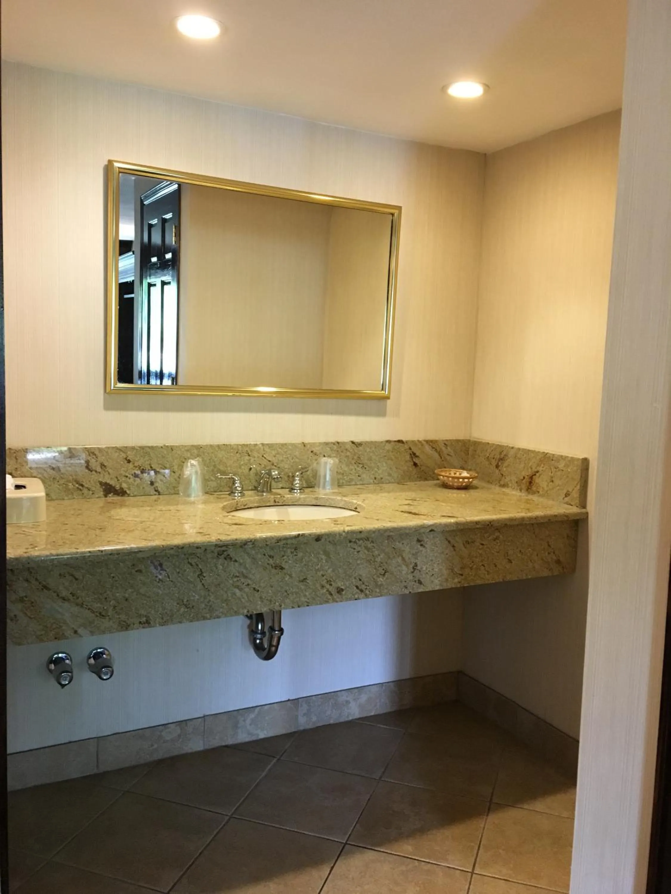 Bathroom in Chalet Inn & Suites