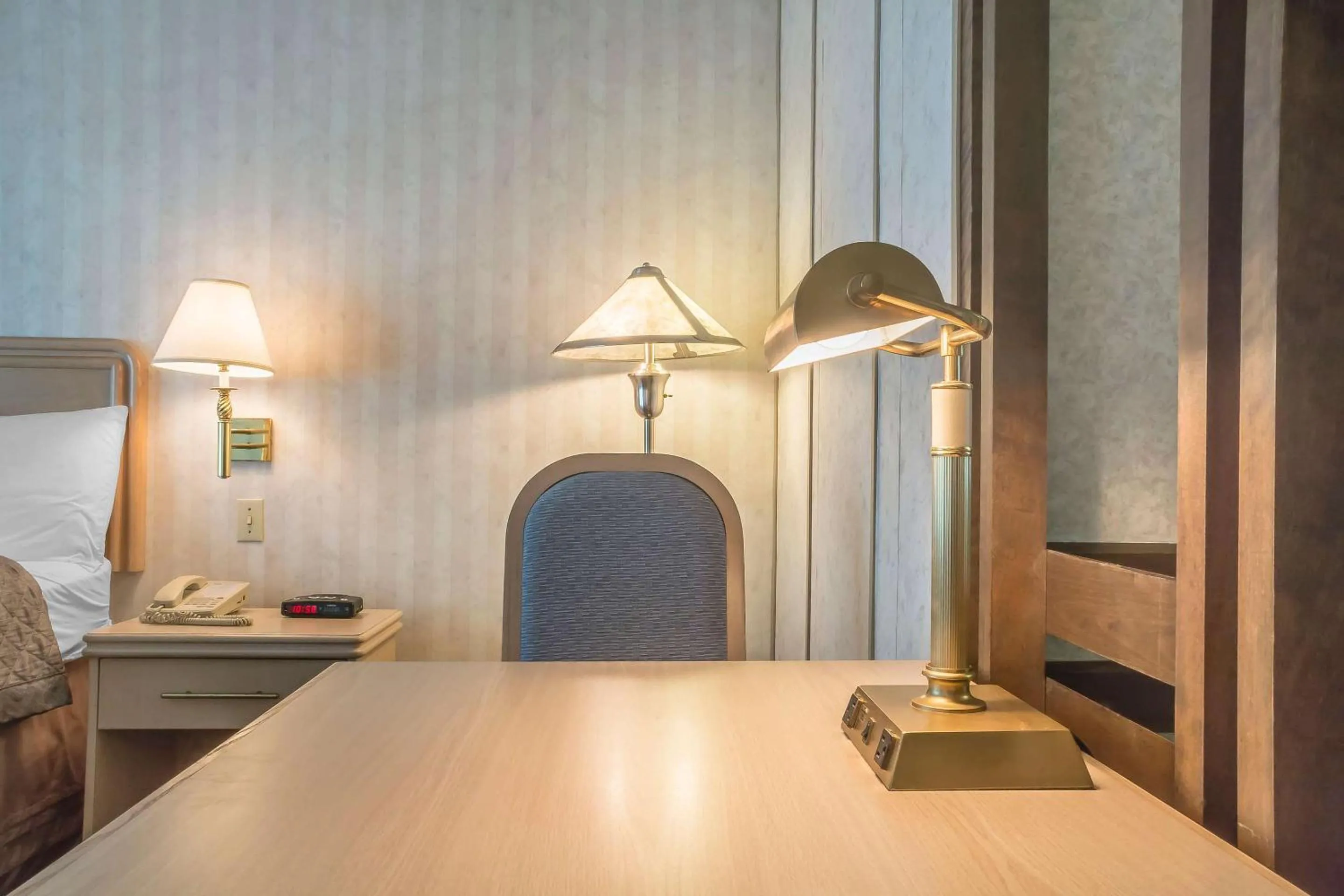 Bedroom in Rodeway Inn Fallsview