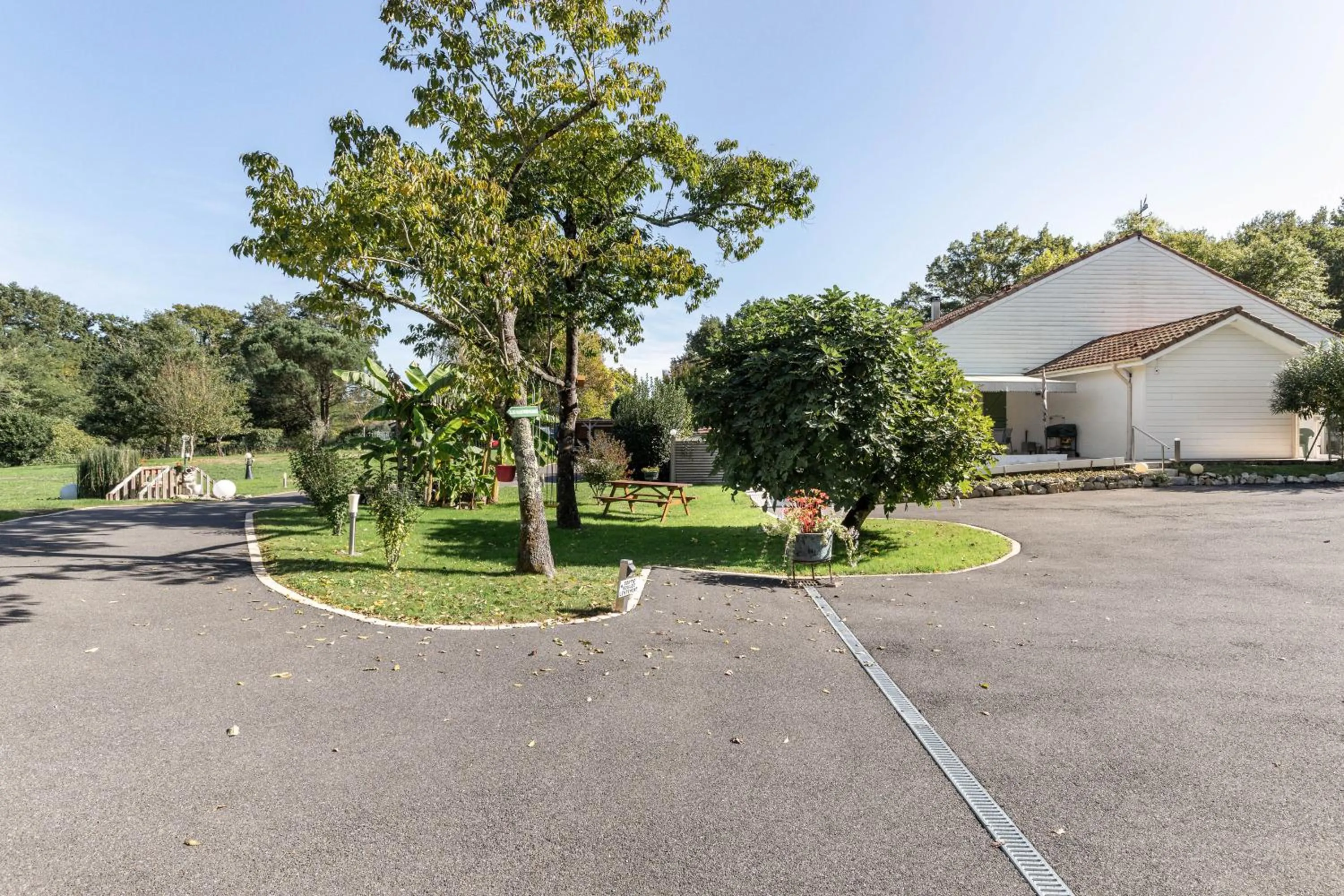 Property building in Au Petit Pédegouaty