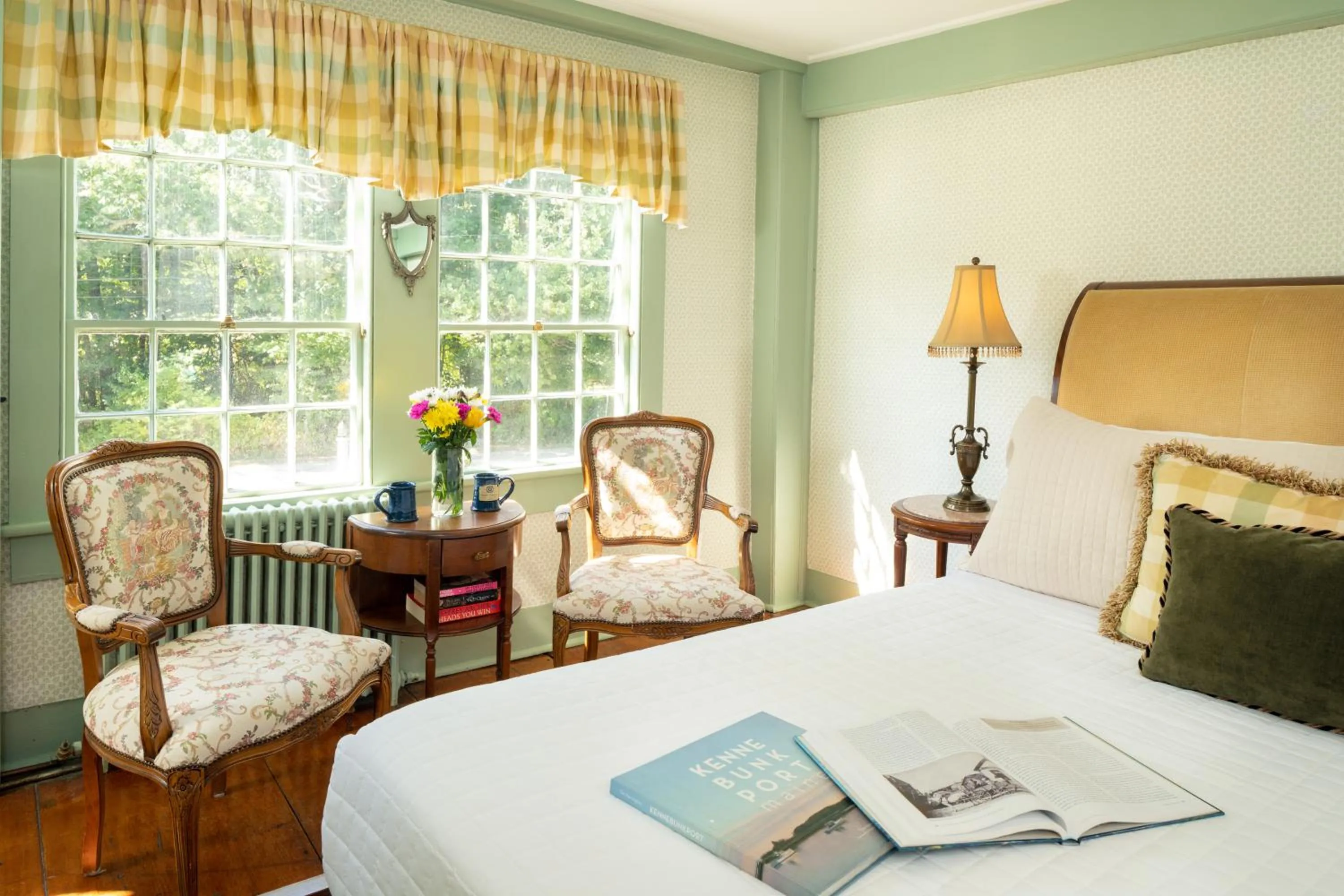 Decorative detail, Bed in Waldo Emerson Inn