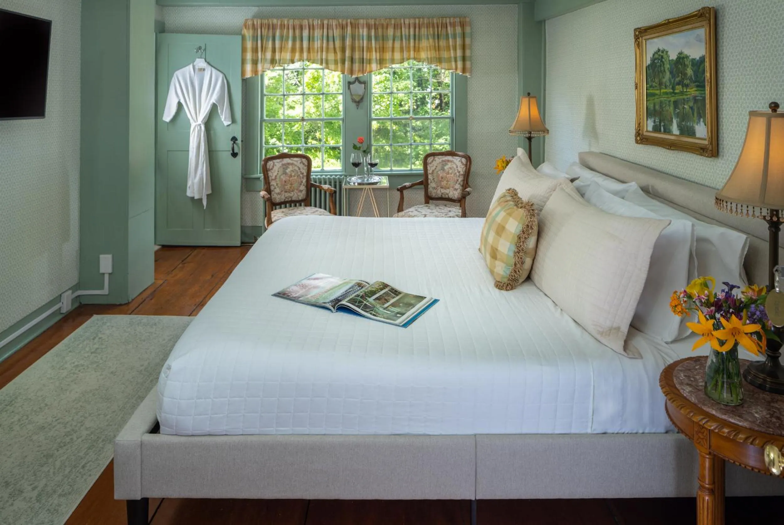 Photo of the whole room, Bed in Waldo Emerson Inn