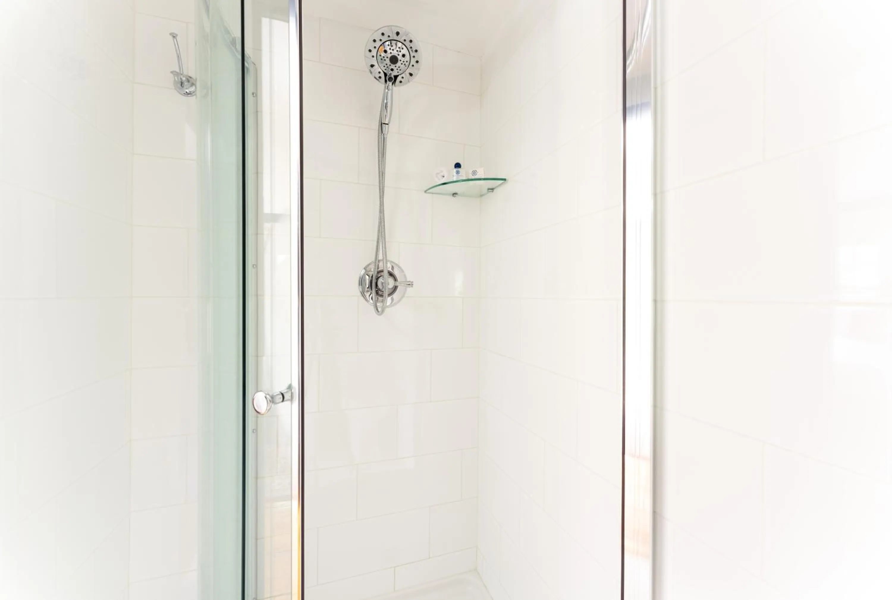 Shower in Waldo Emerson Inn