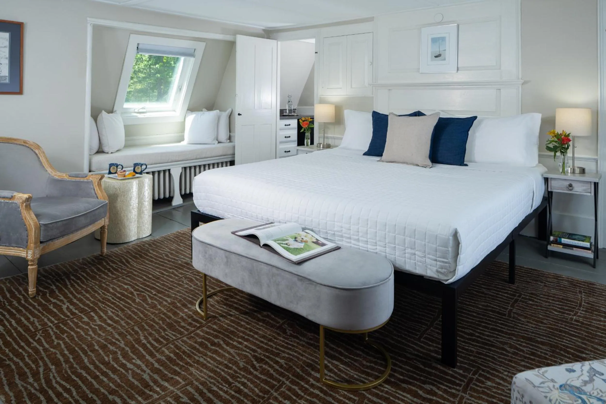 Photo of the whole room, Bed in Waldo Emerson Inn