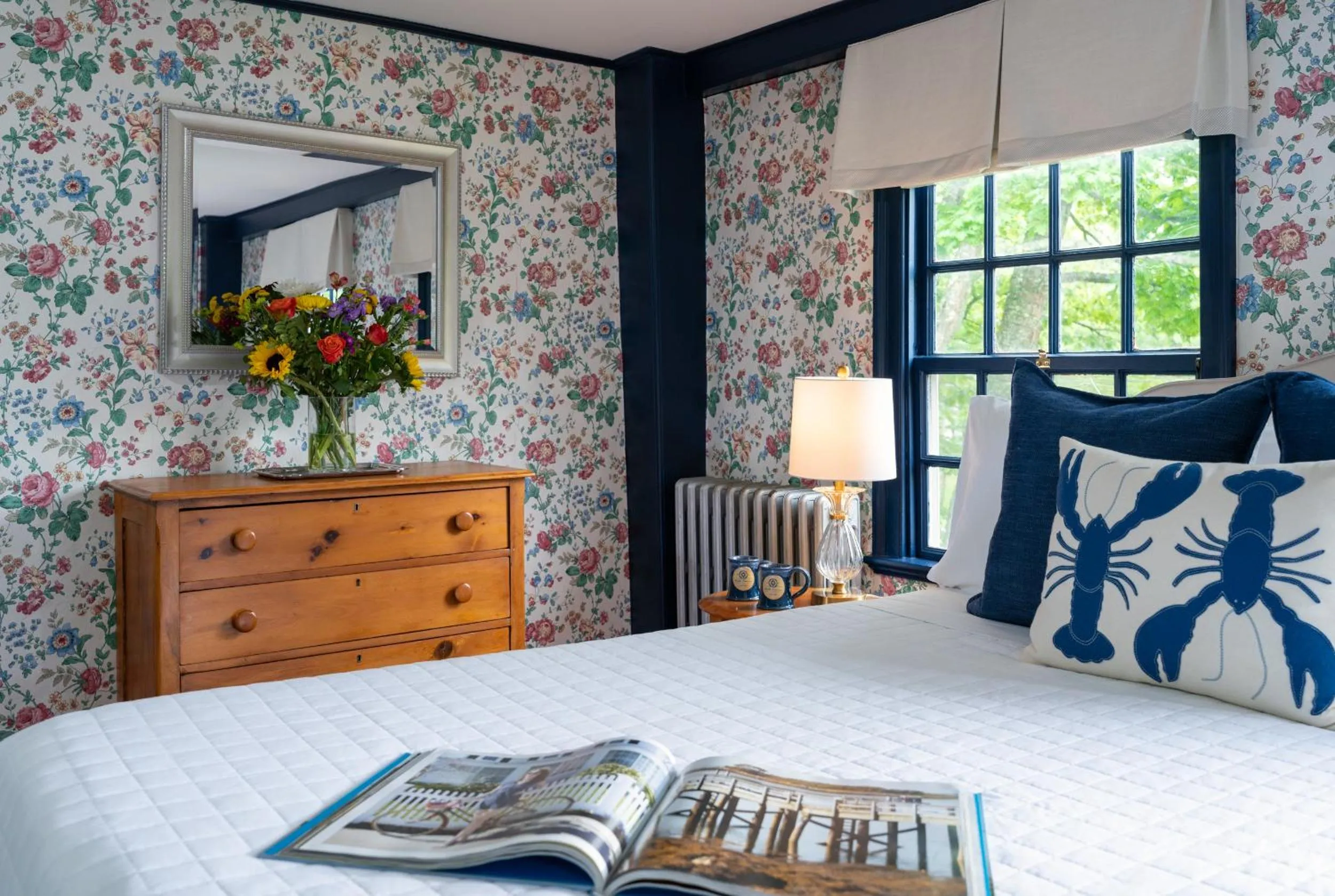 Guests, Bed in Waldo Emerson Inn