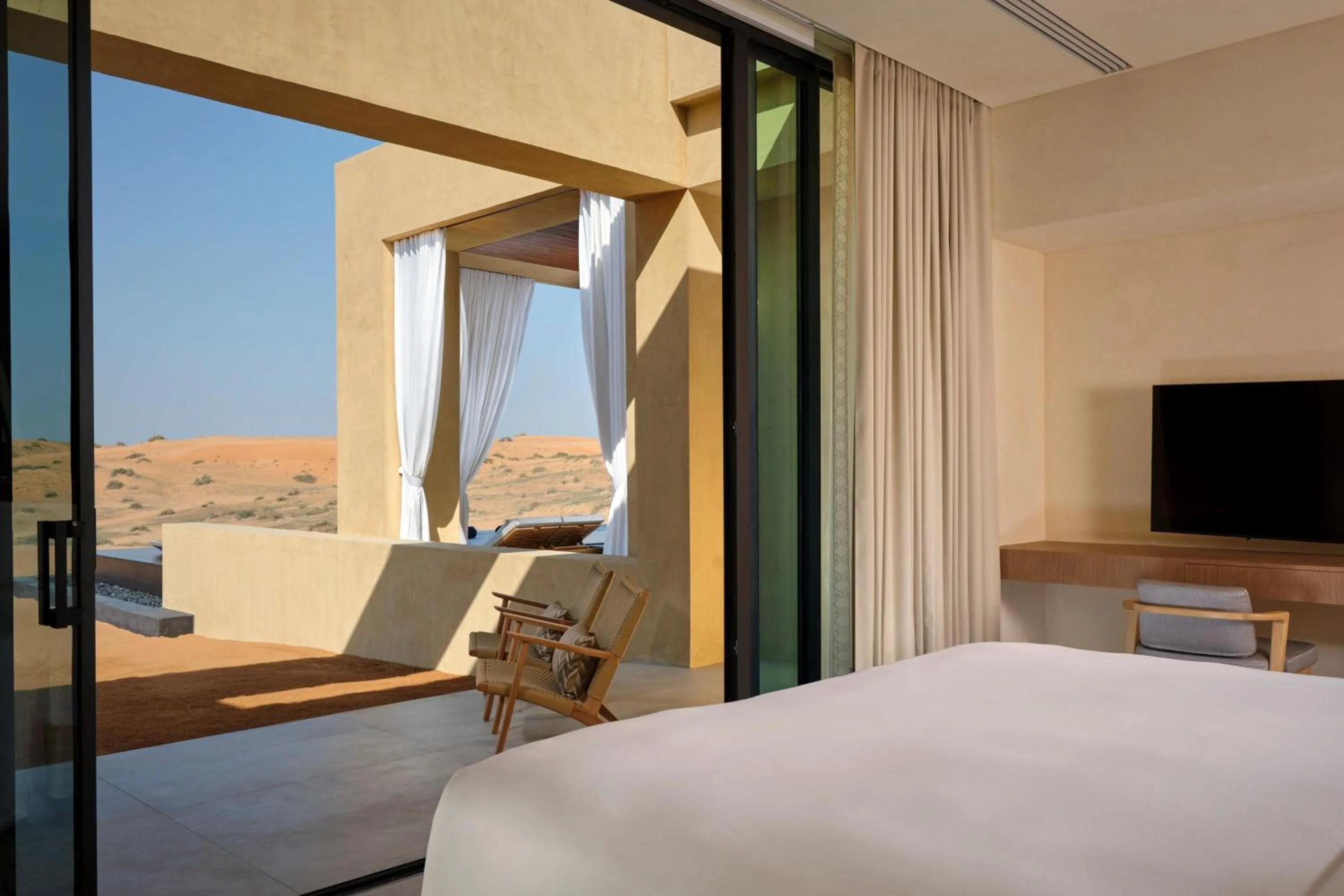 Bedroom, Bed in The Ritz-Carlton Ras Al Khaimah, Al Wadi Desert