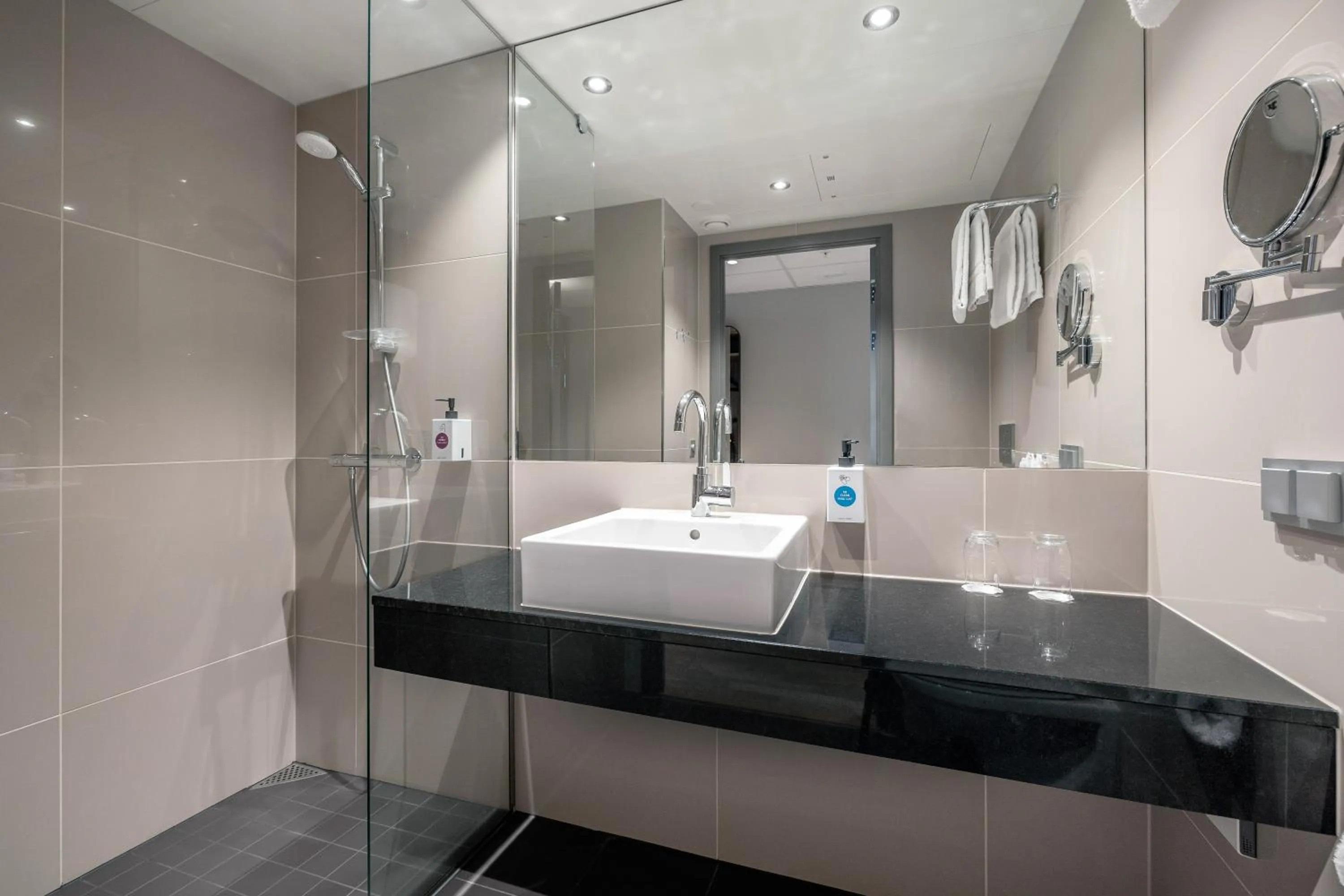 Shower in Quality Airport Hotel Værnes