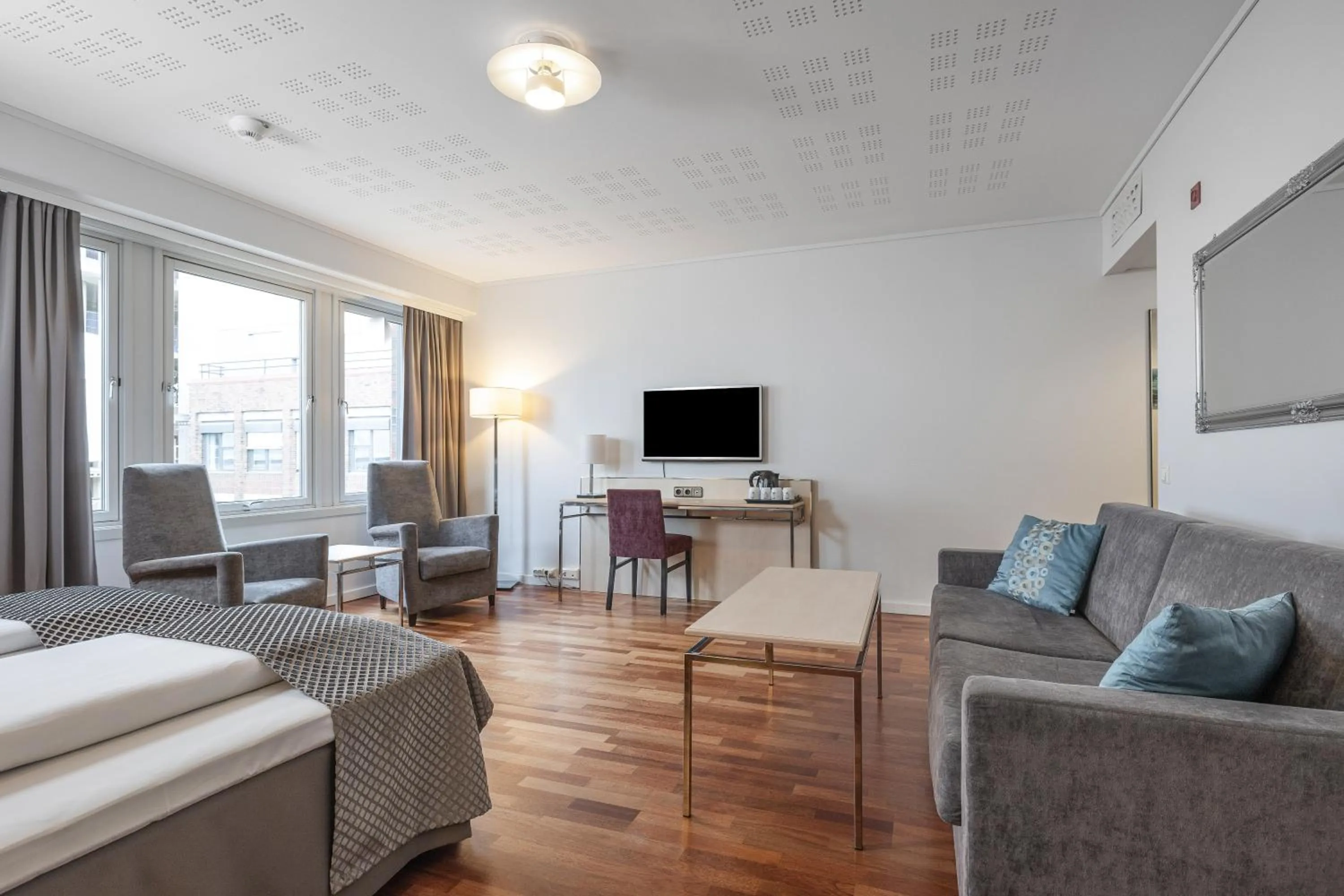 Communal lounge/ TV room in Quality Airport Hotel Værnes