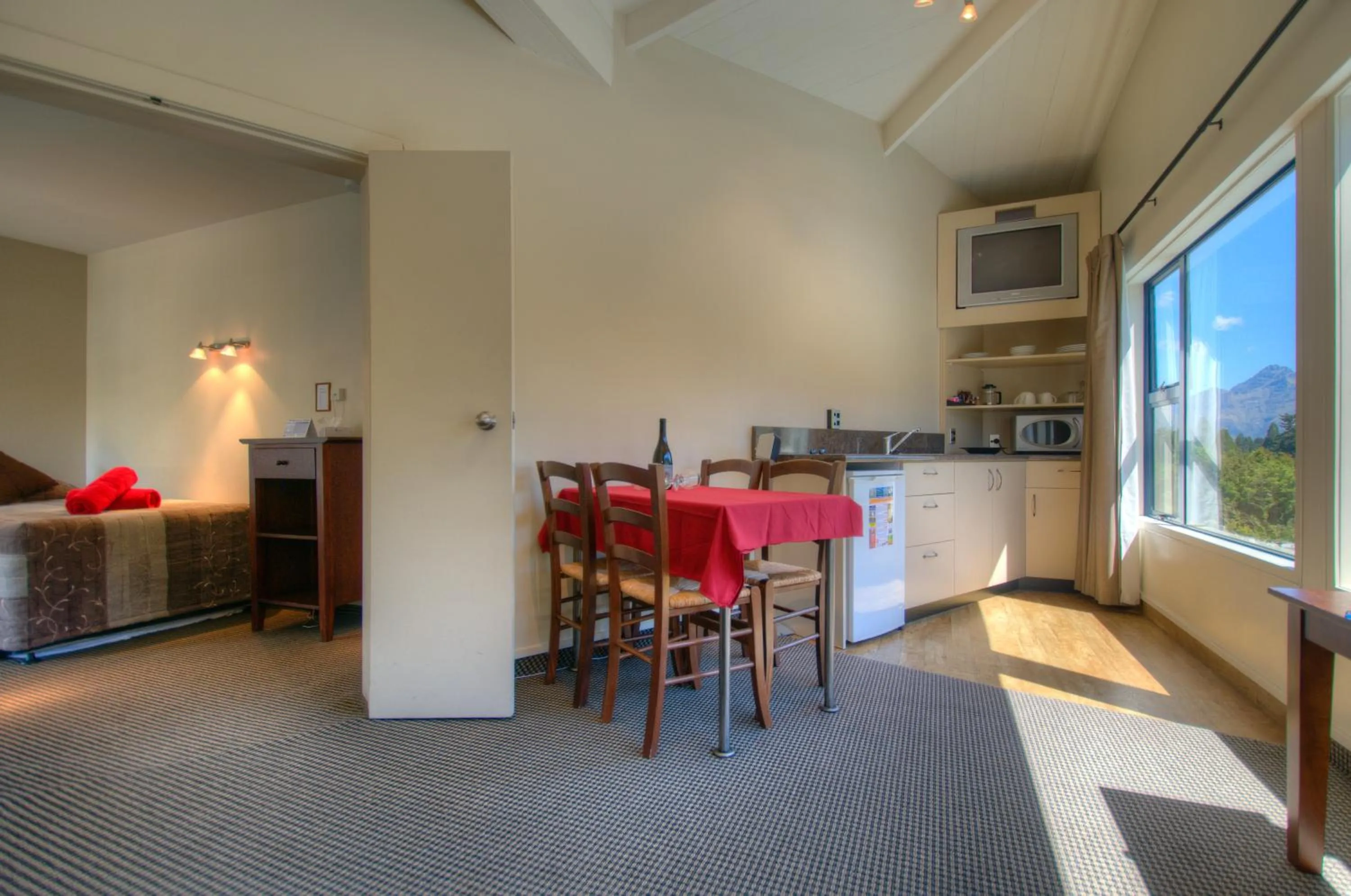 Bed in Four Seasons Motel