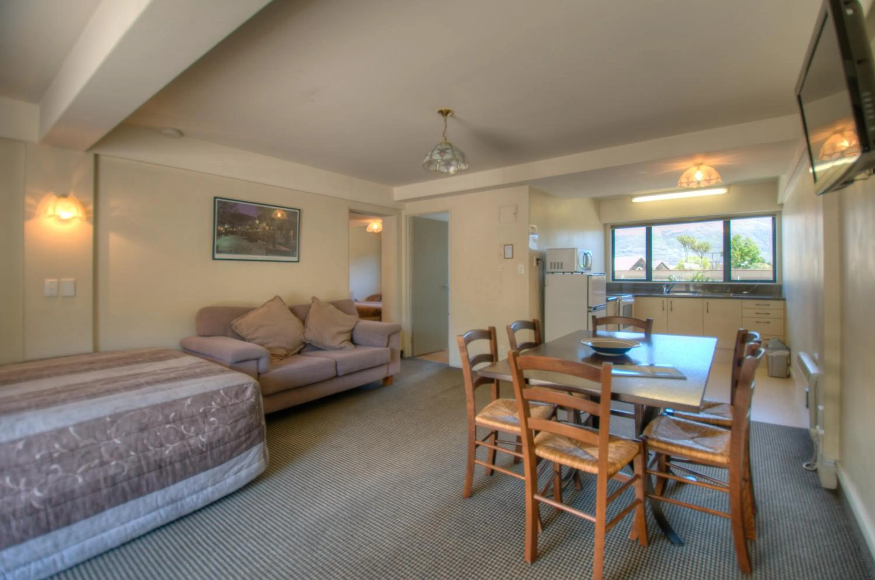 Bed in Four Seasons Motel