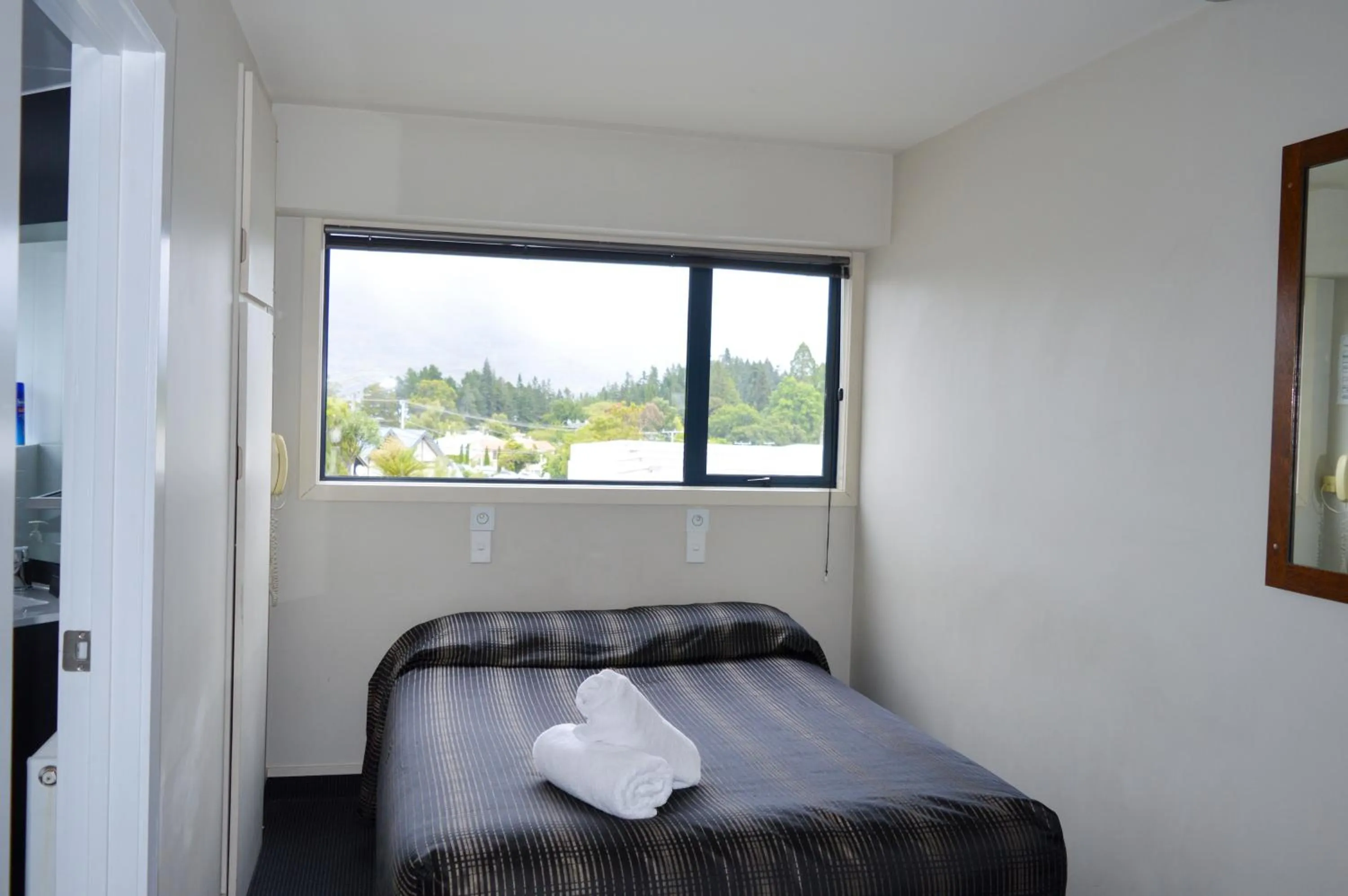 Bed in Four Seasons Motel