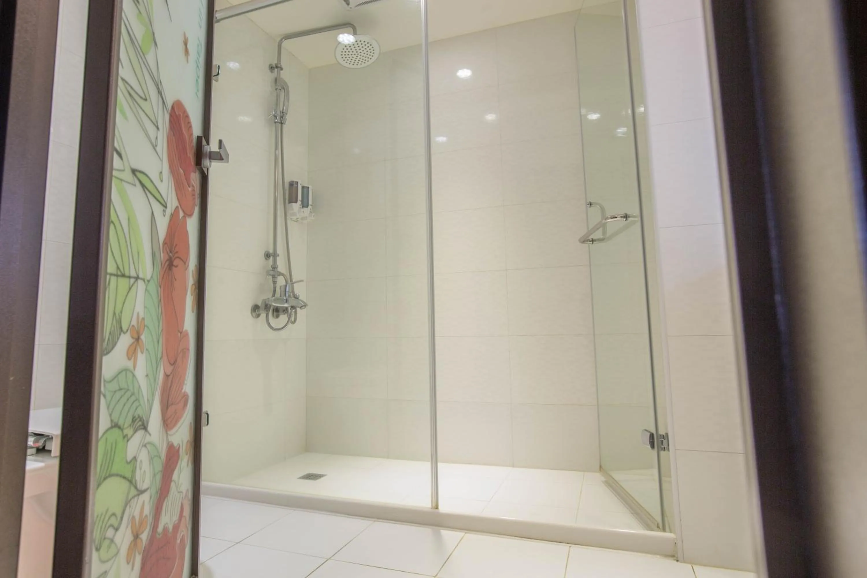 Shower in Ximen Relite Hotel