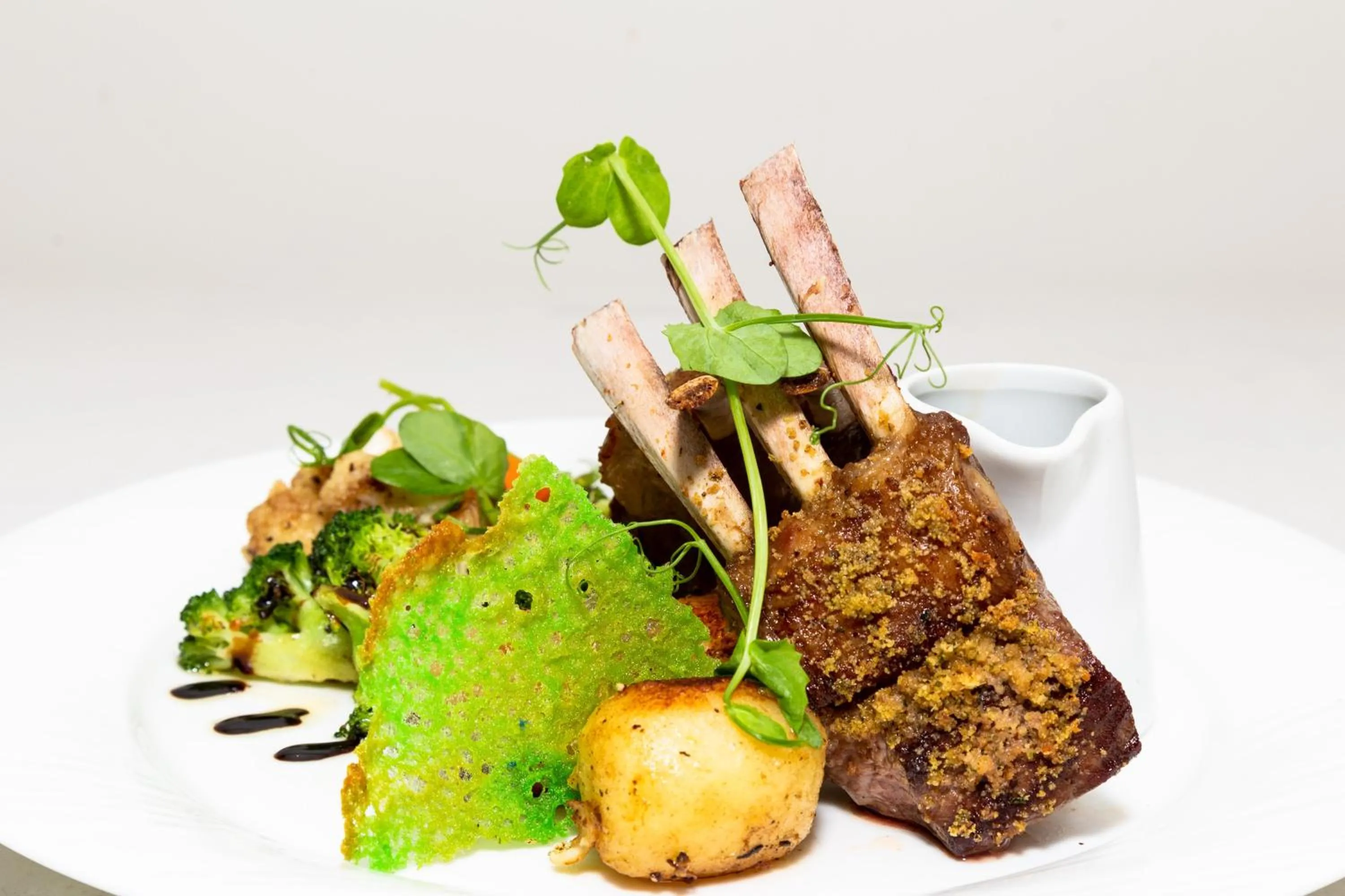 Restaurant/places to eat in Holiday Inn Queenstown Frankton Road by IHG