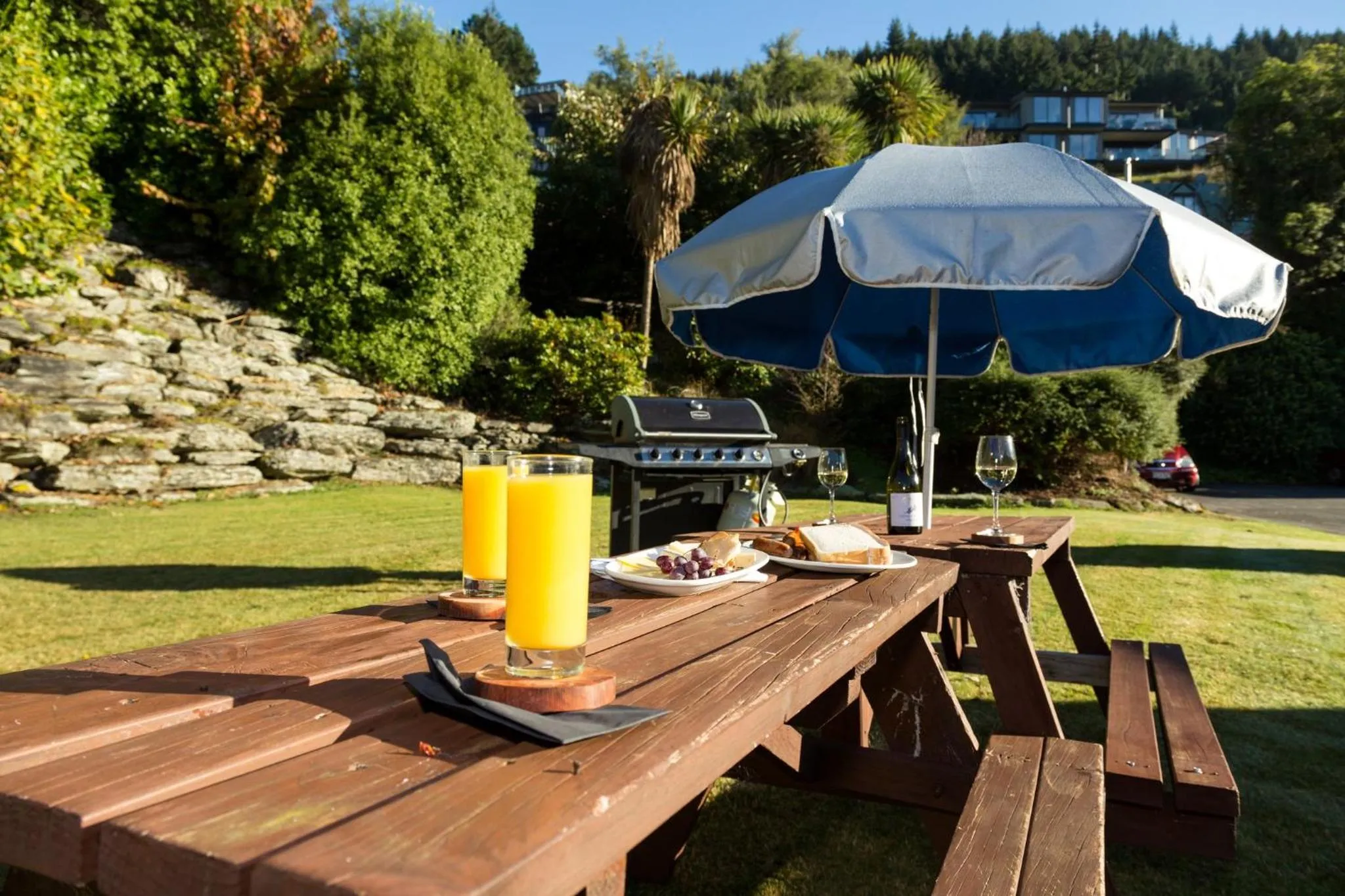 Lobby or reception in Holiday Inn Queenstown Frankton Road by IHG