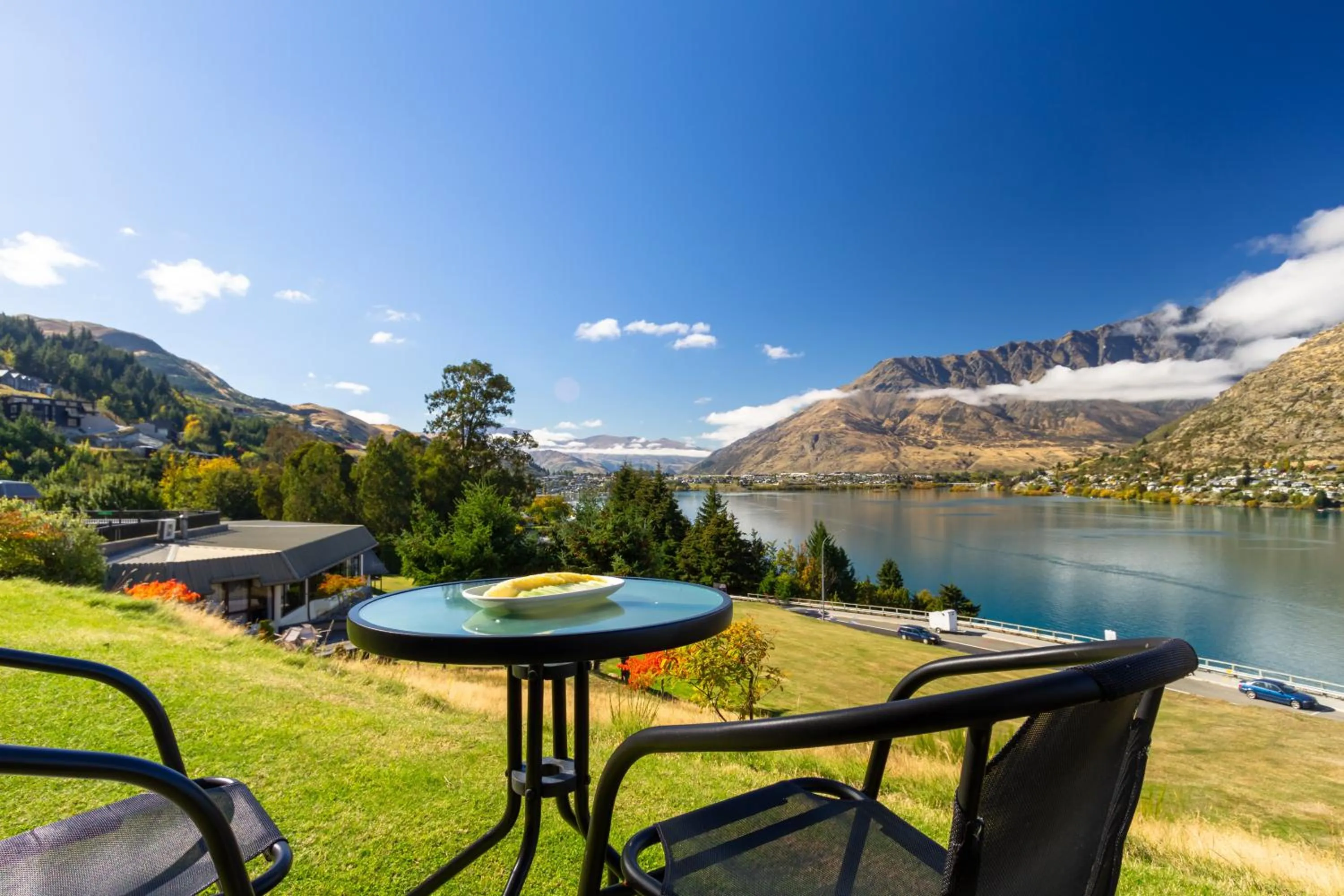 Restaurant/places to eat in Holiday Inn Queenstown Frankton Road by IHG