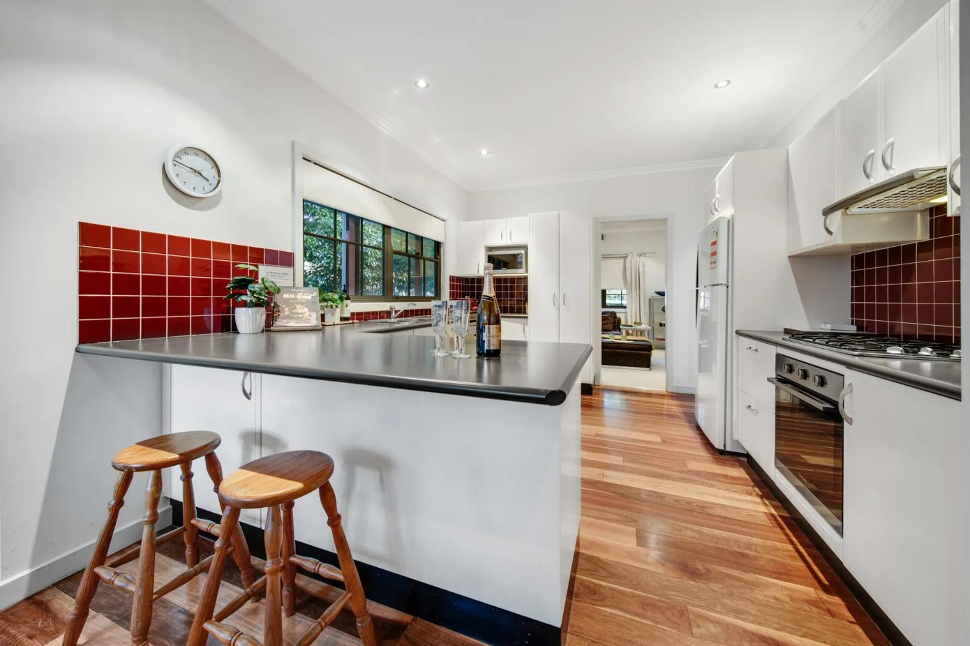 Kitchen or kitchenette in Whispering Pines Cottages