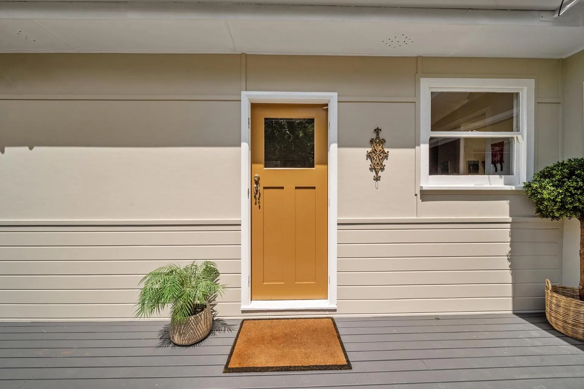 Facade/entrance in Whispering Pines Cottages