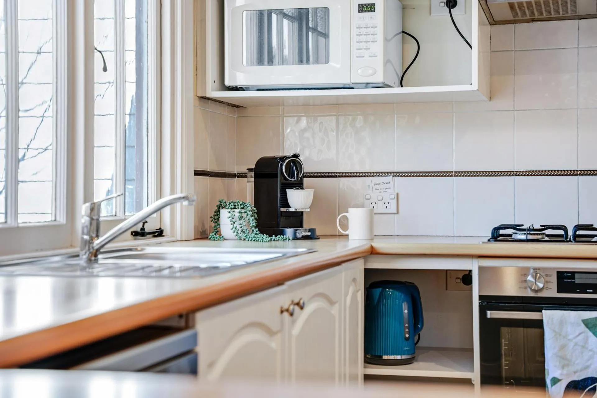 Coffee/tea facilities in Whispering Pines Cottages