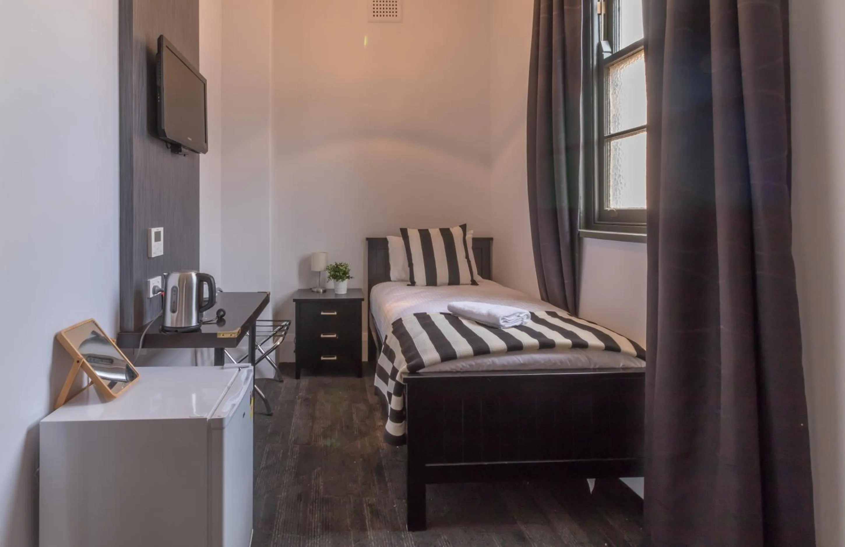 Bedroom, Bed in Royal Hotel Ryde