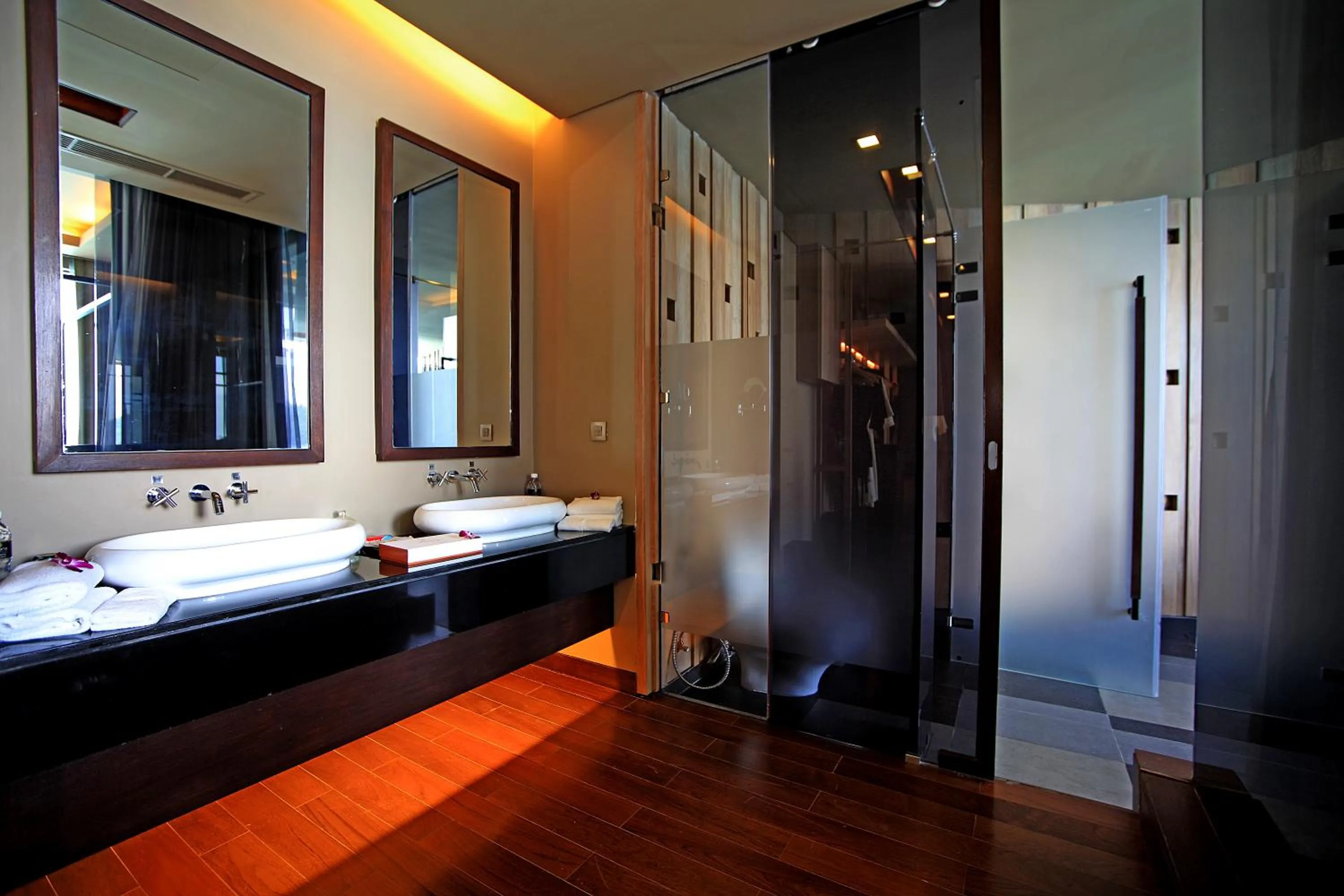 Bathroom, Bed in Impiana Private Villas Kata Noi