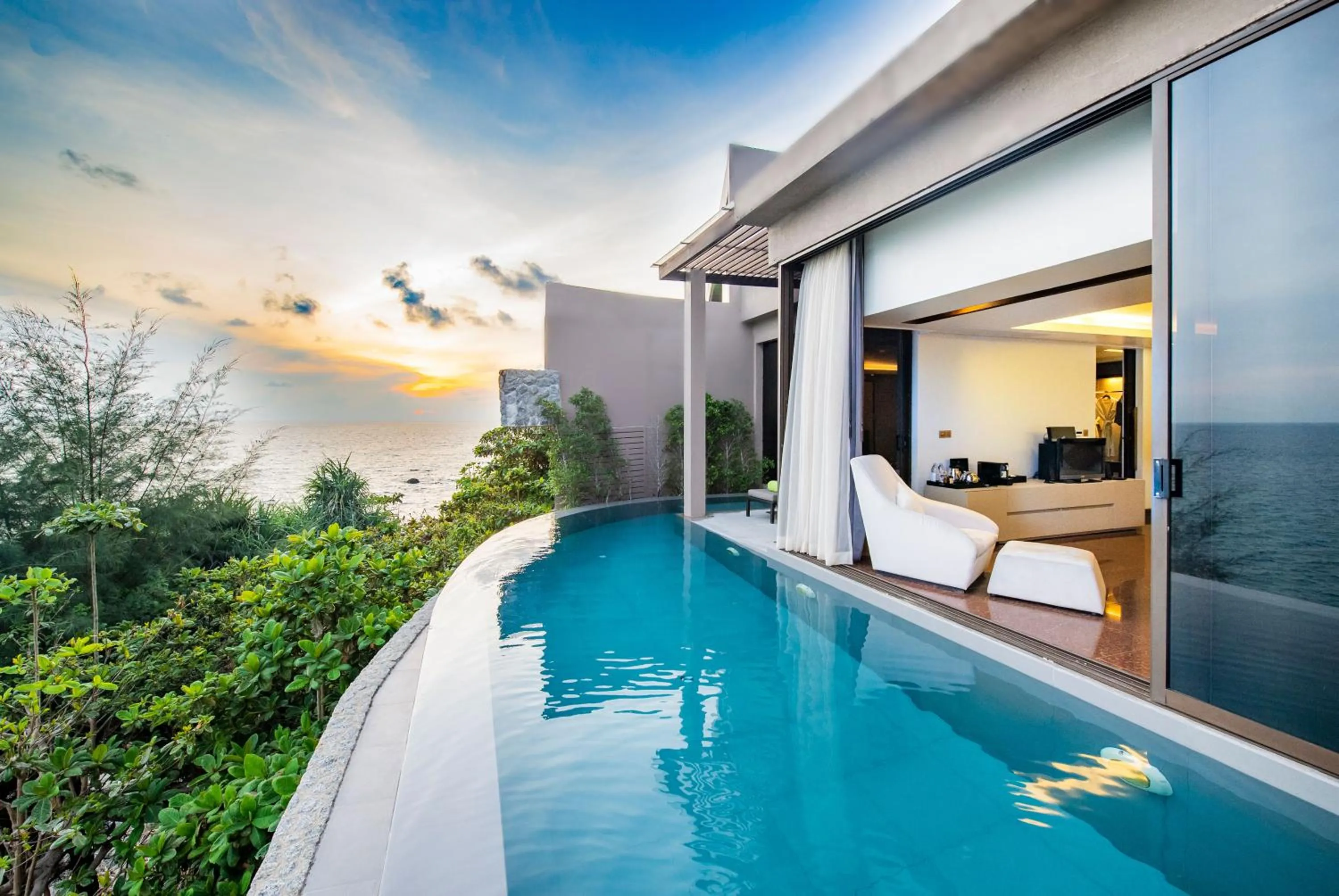 Swimming pool in Impiana Private Villas Kata Noi