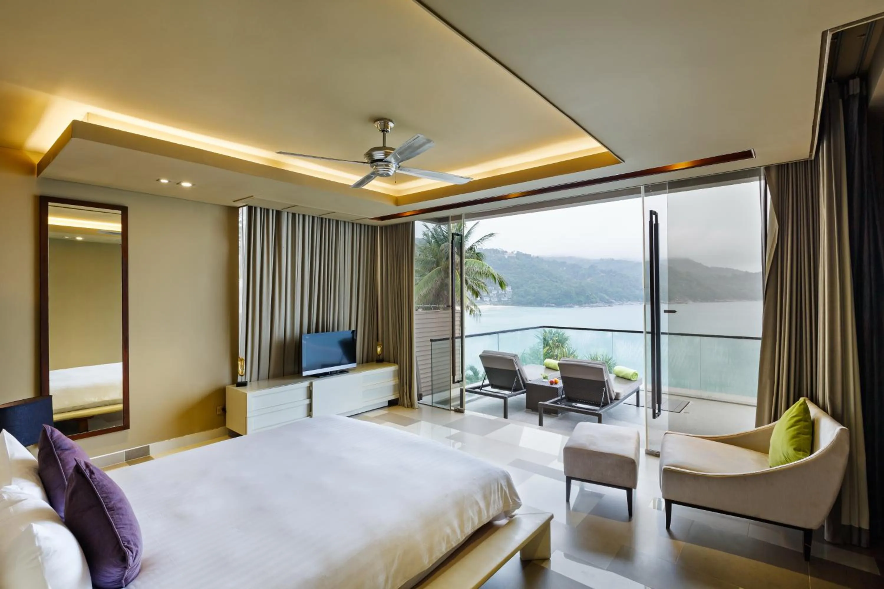 Bedroom, Bed in Impiana Private Villas Kata Noi