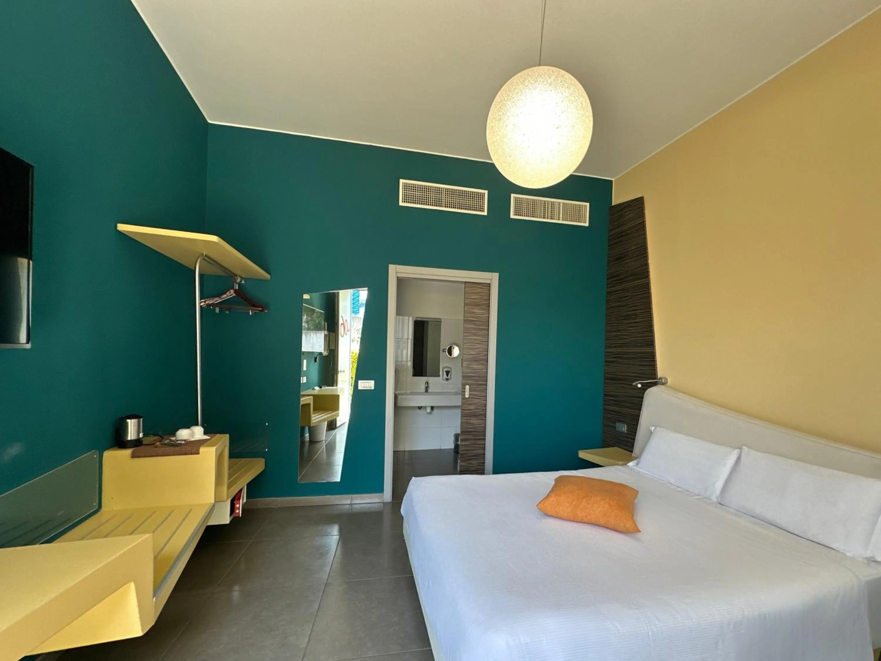 Bed in ibis Styles Catania Acireale