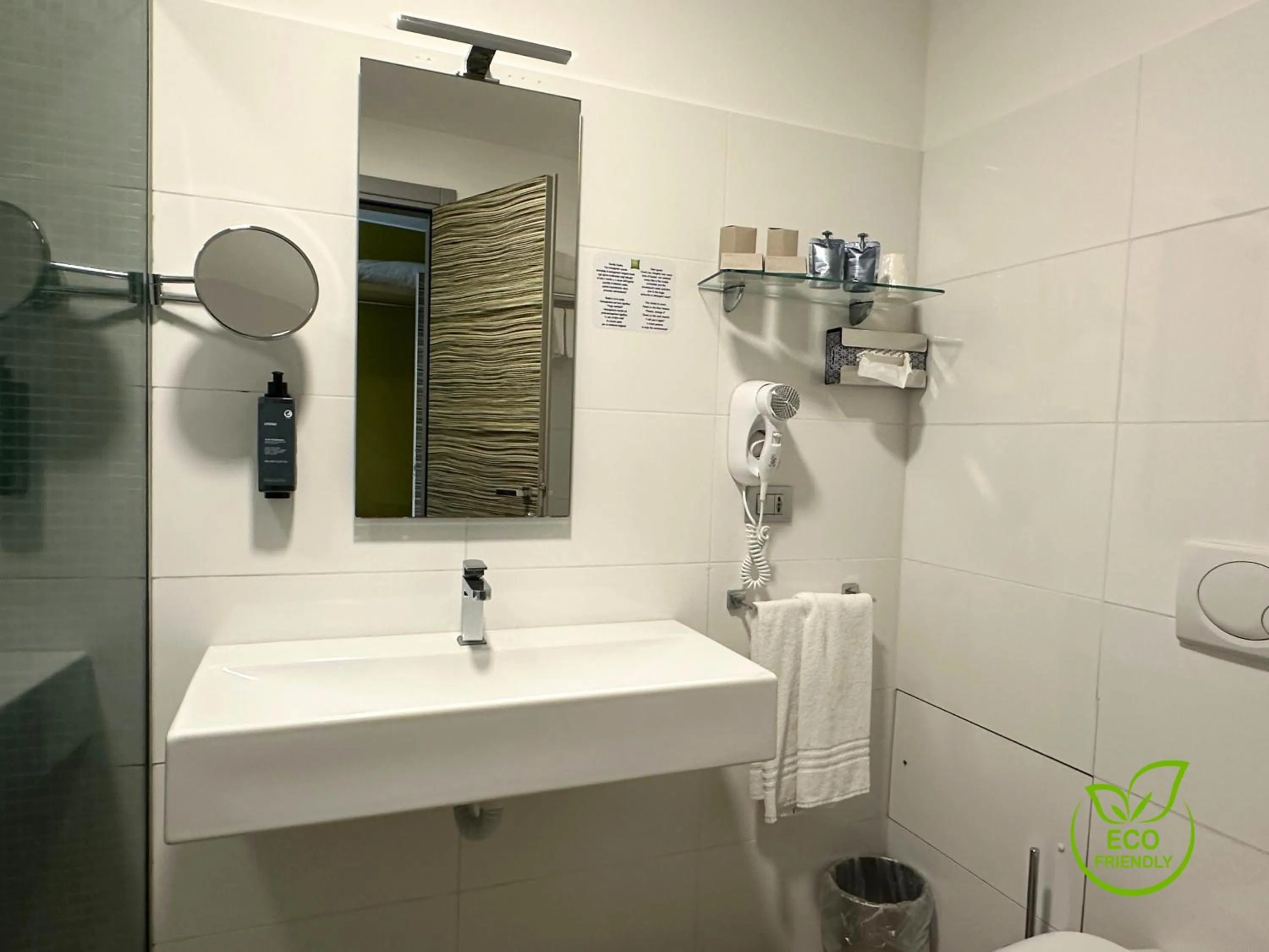 Shower in ibis Styles Catania Acireale