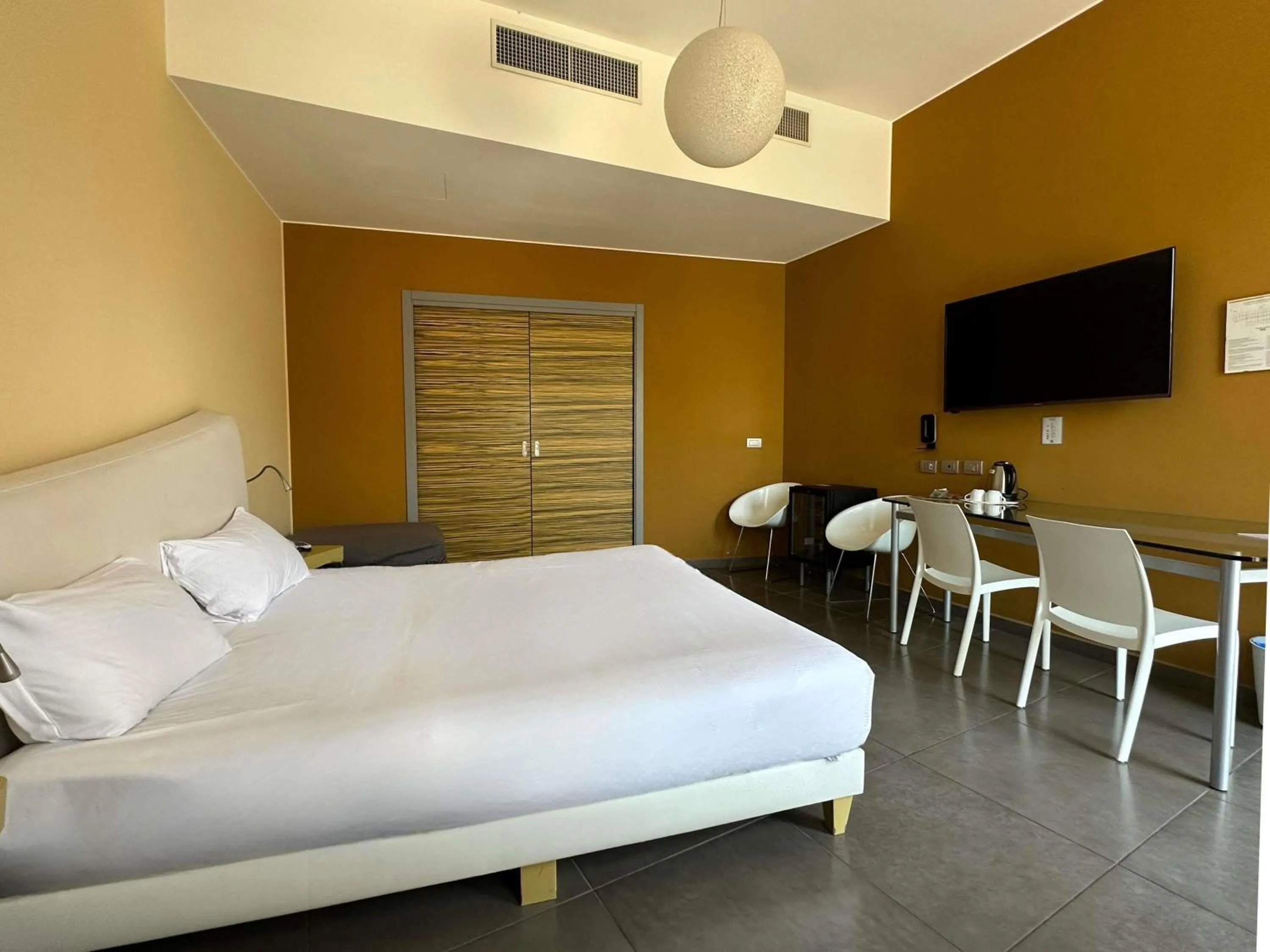 Bedroom, Bed in ibis Styles Catania Acireale