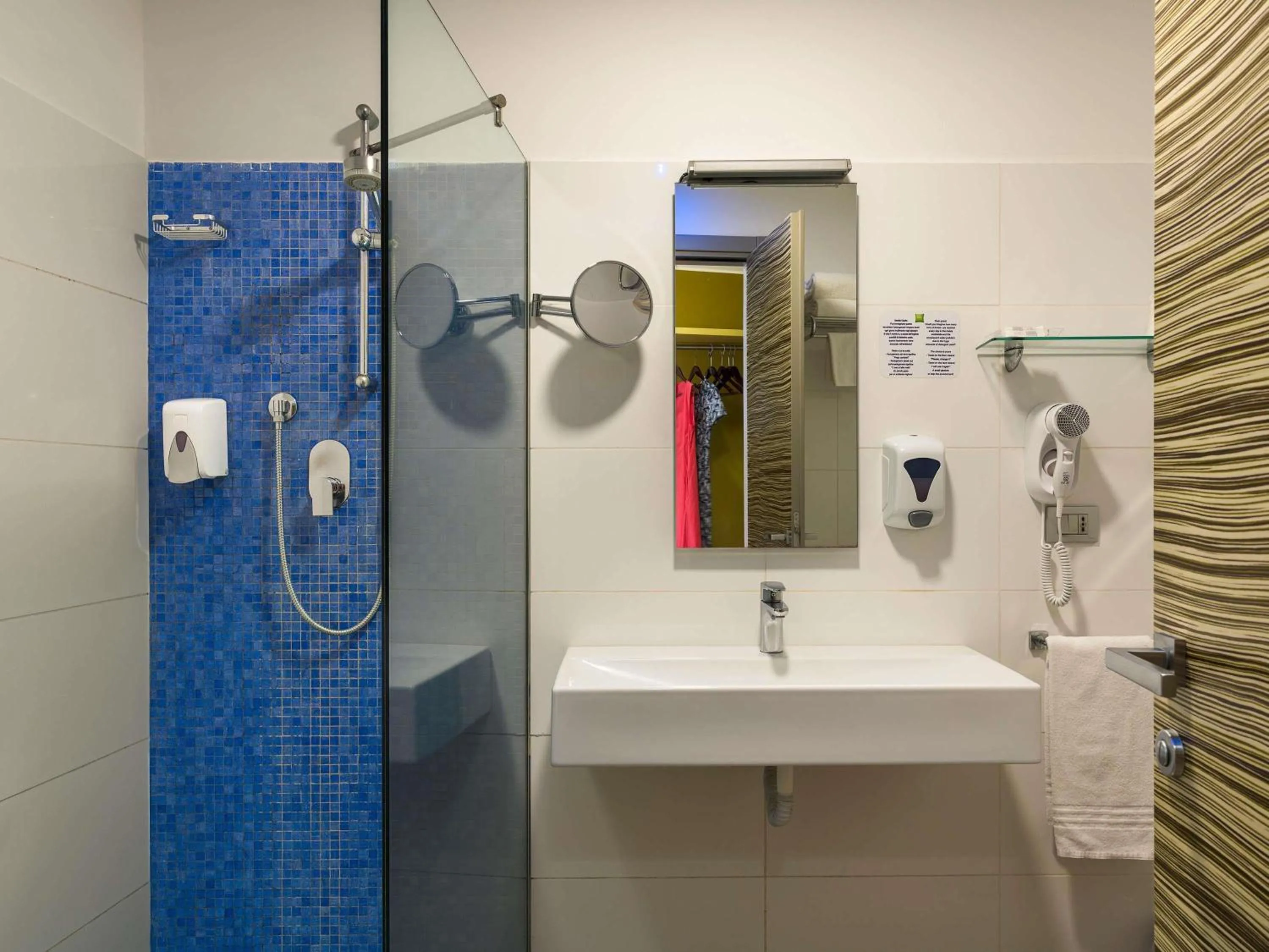 Bedroom in ibis Styles Catania Acireale