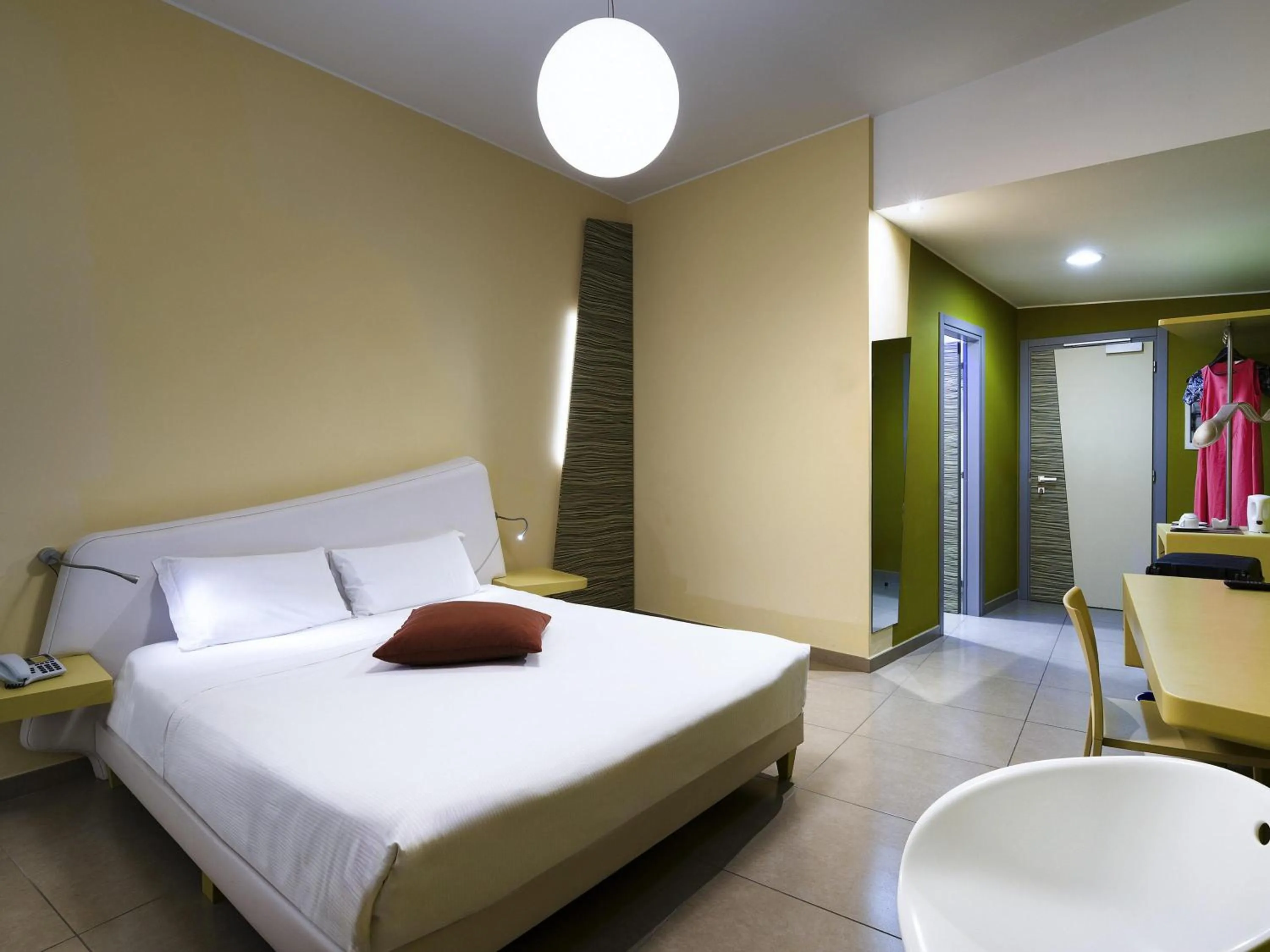 Bedroom, Bed in ibis Styles Catania Acireale