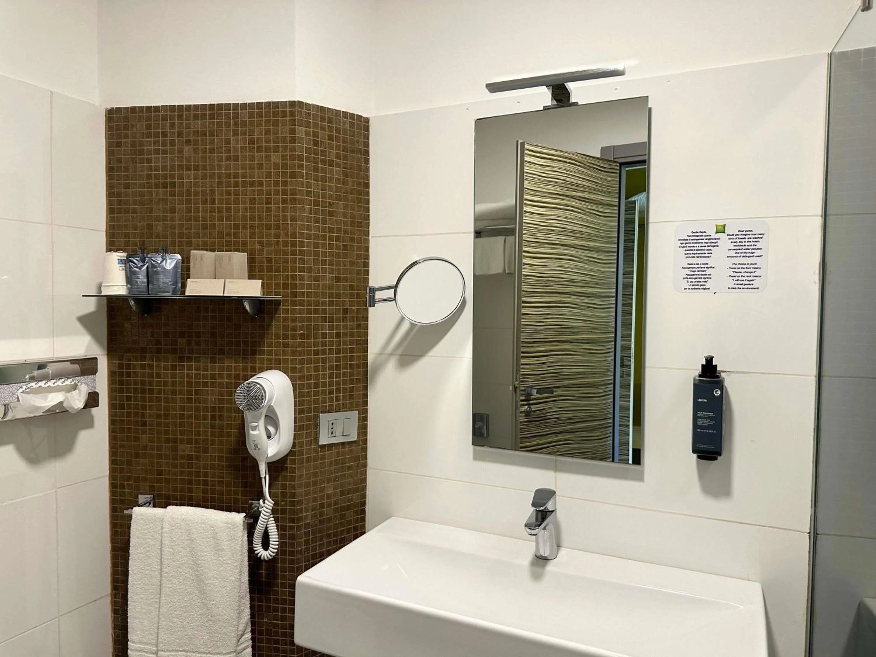 Bedroom in ibis Styles Catania Acireale