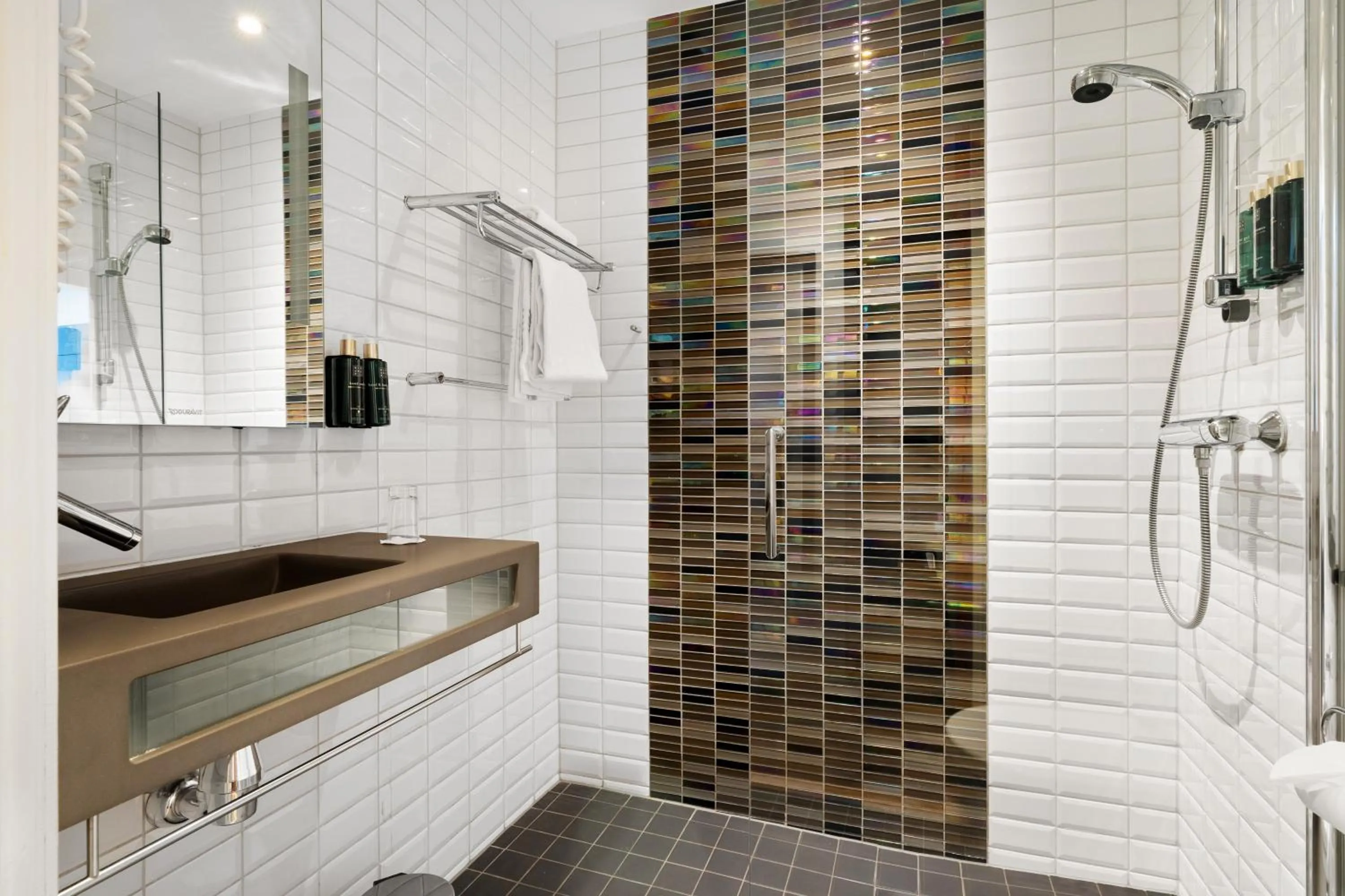 Shower in Clarion Hotel Admiral