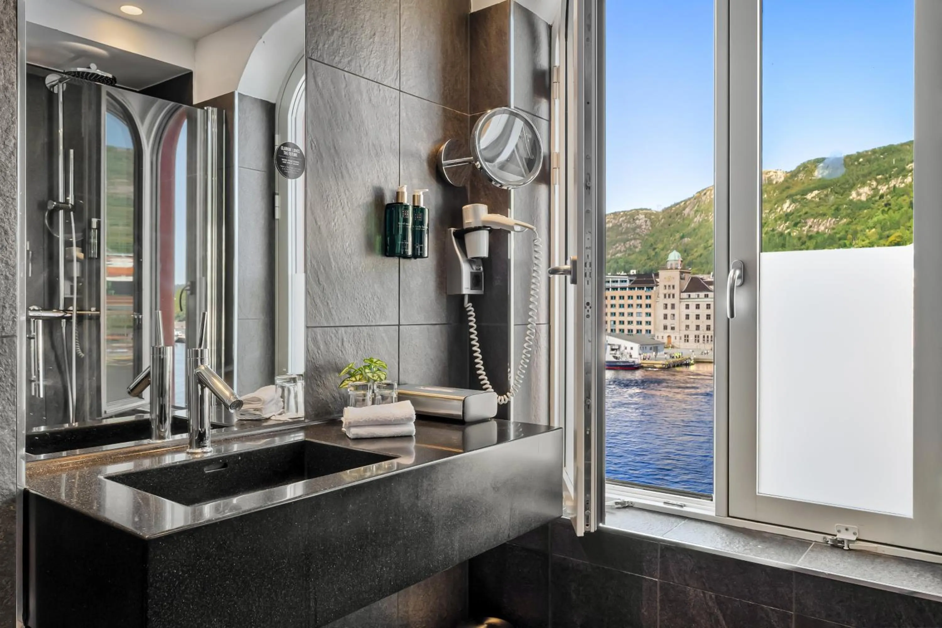 Bathroom in Clarion Hotel Admiral