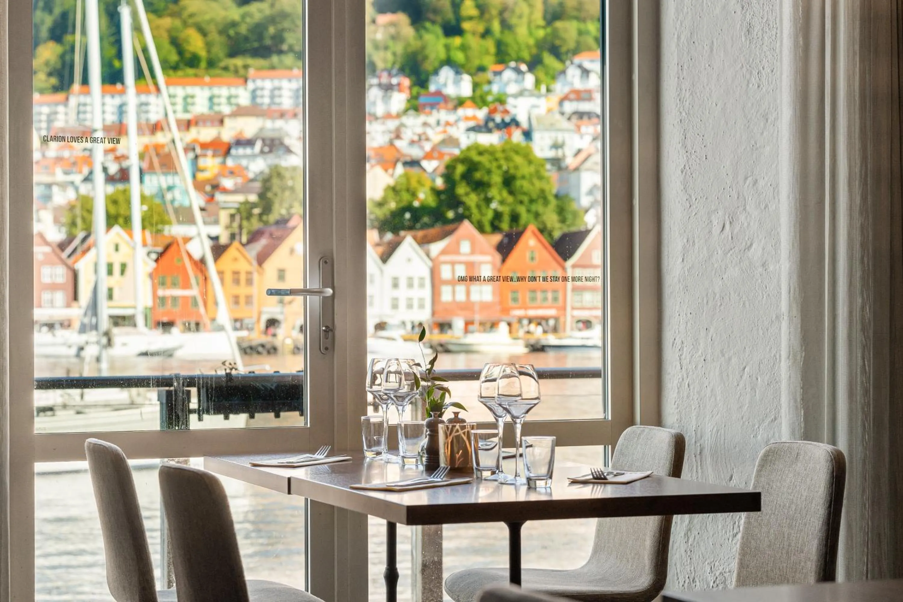 Restaurant/places to eat in Clarion Hotel Admiral