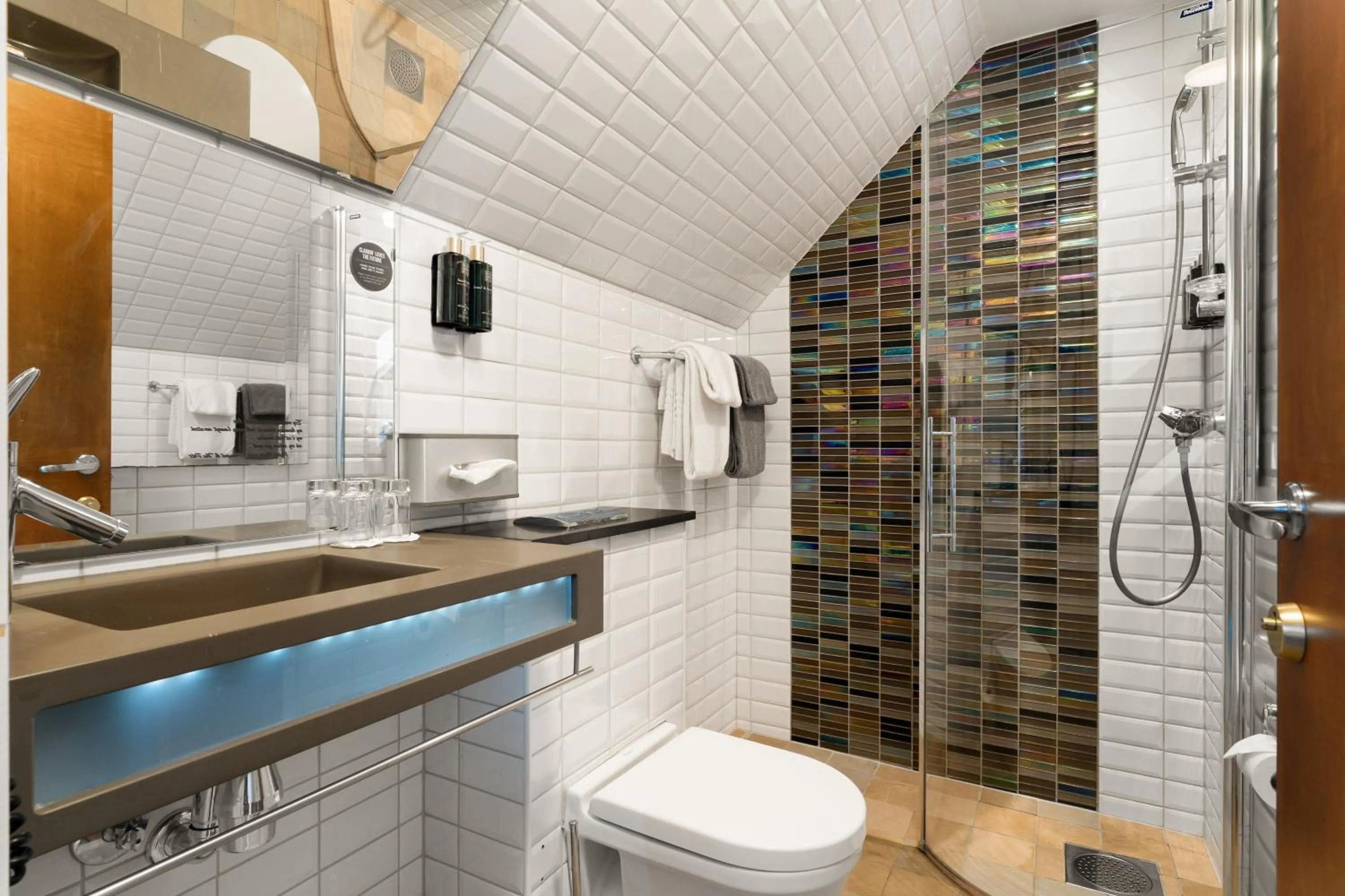 Bathroom in Clarion Hotel Admiral