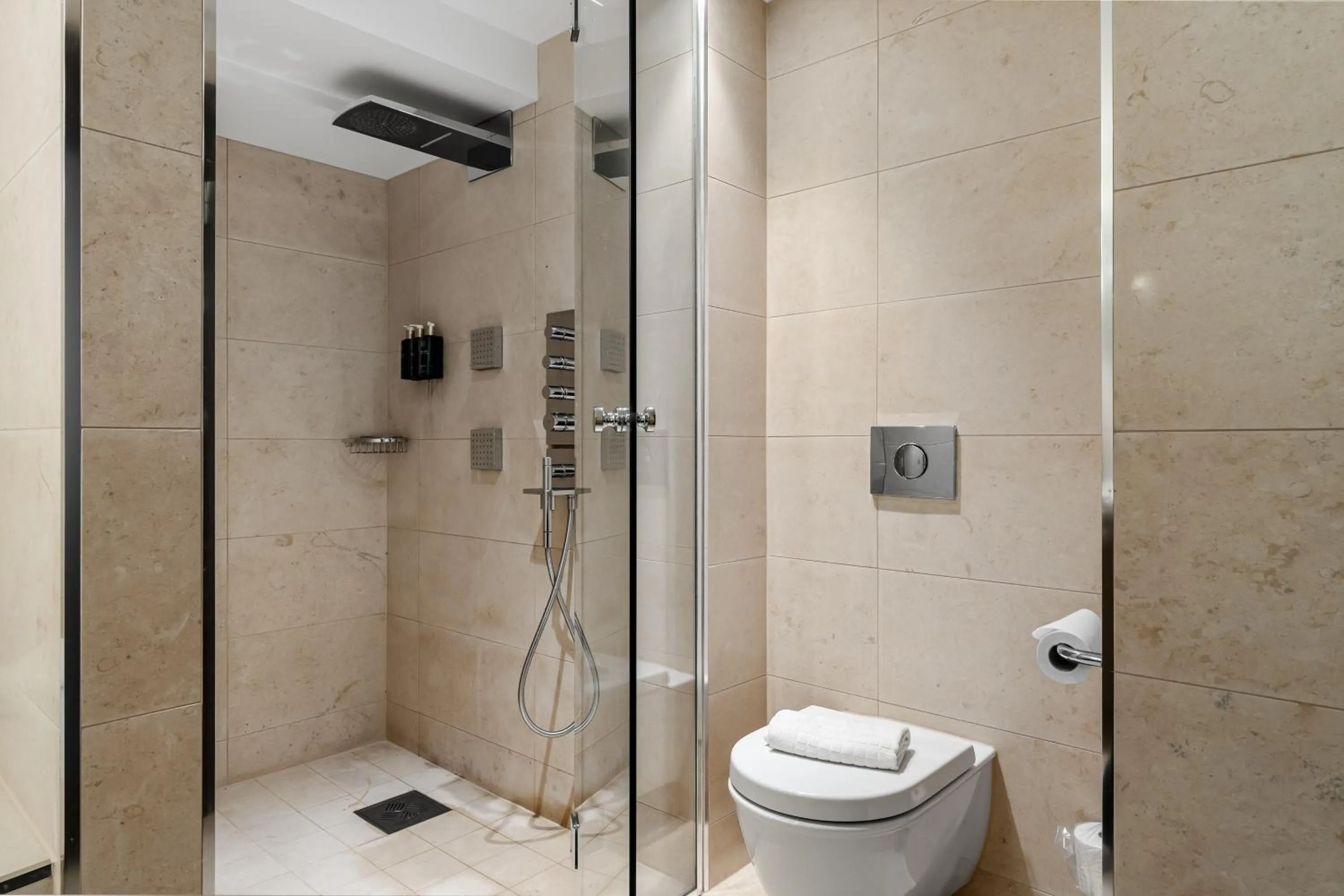 Shower in Clarion Hotel Admiral