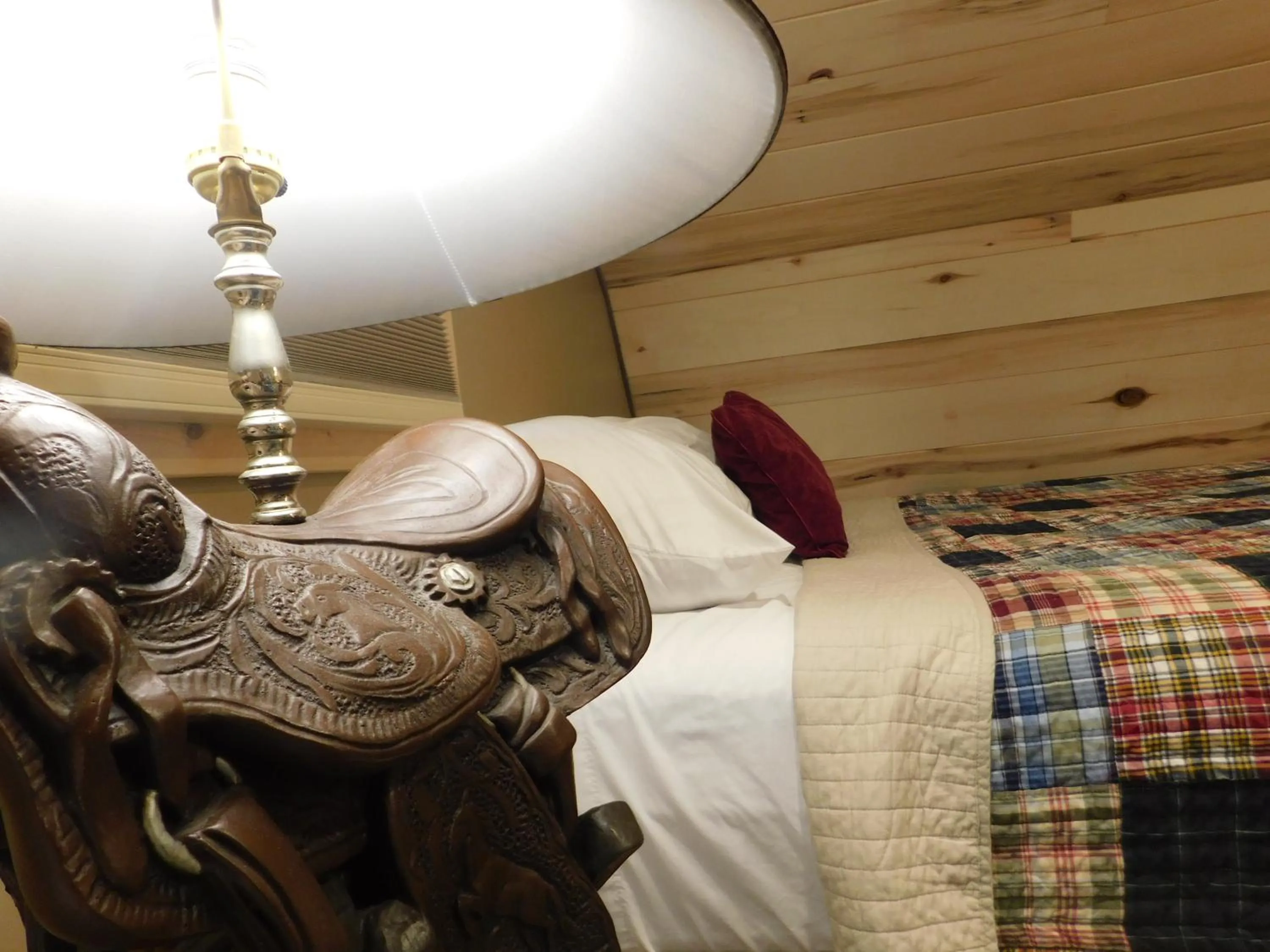Decorative detail, Bed in Mountain Haven Cabins
