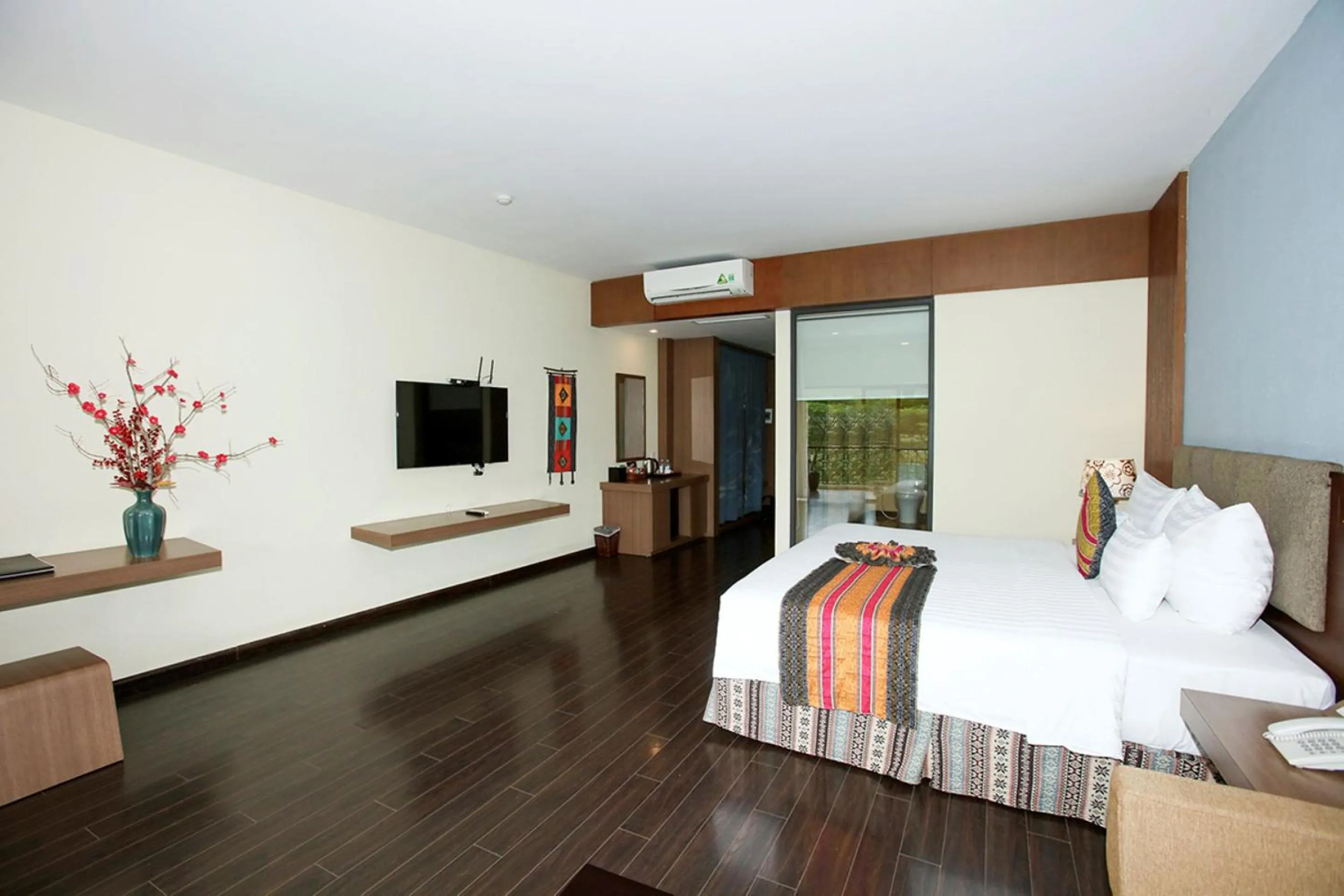 Bedroom, Bed in Serena Kim Boi Resort - Hoa Binh
