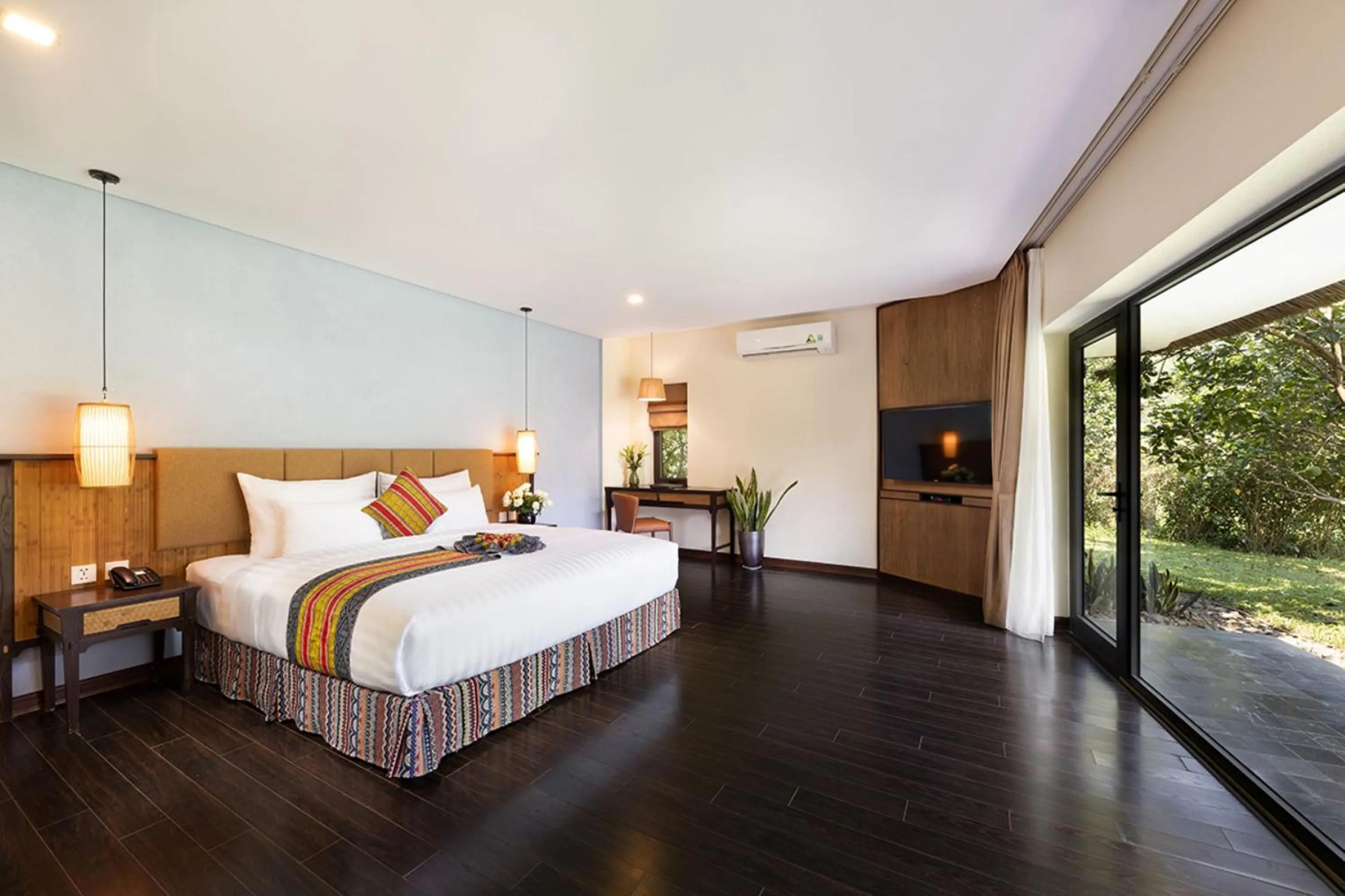Bedroom, Bed in Serena Kim Boi Resort - Hoa Binh
