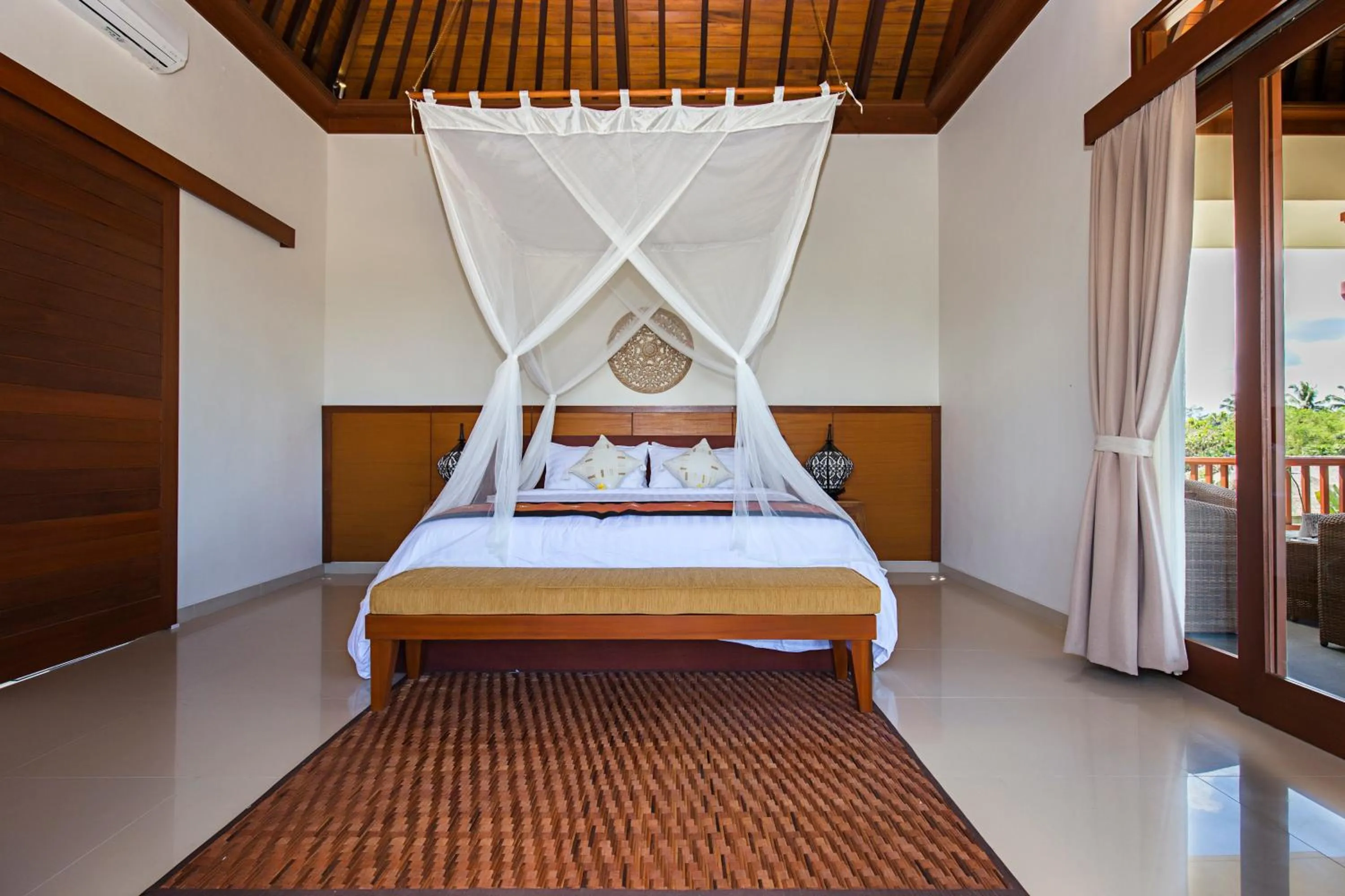 Bedroom, Bed in Alosta Luxury Private Villa