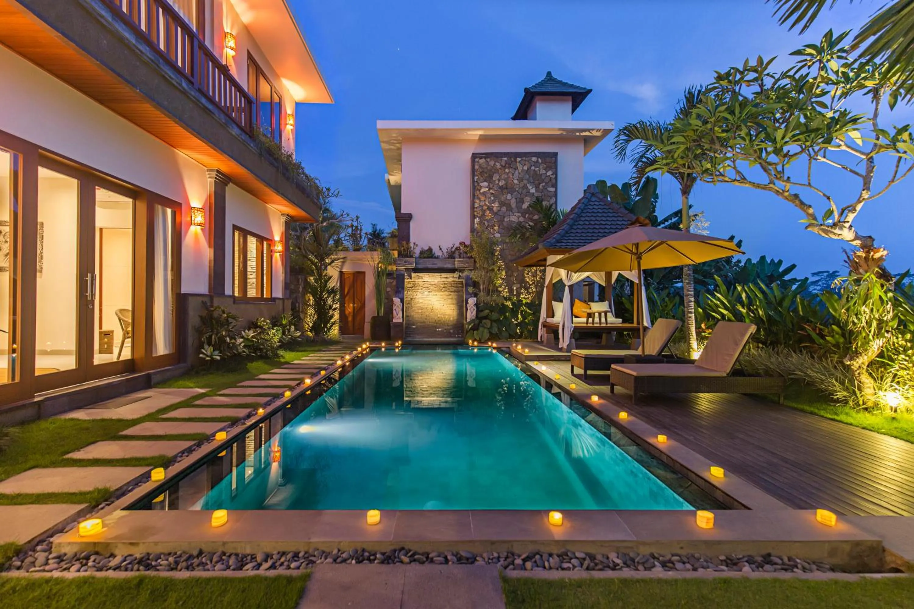 Swimming pool in Alosta Luxury Private Villa