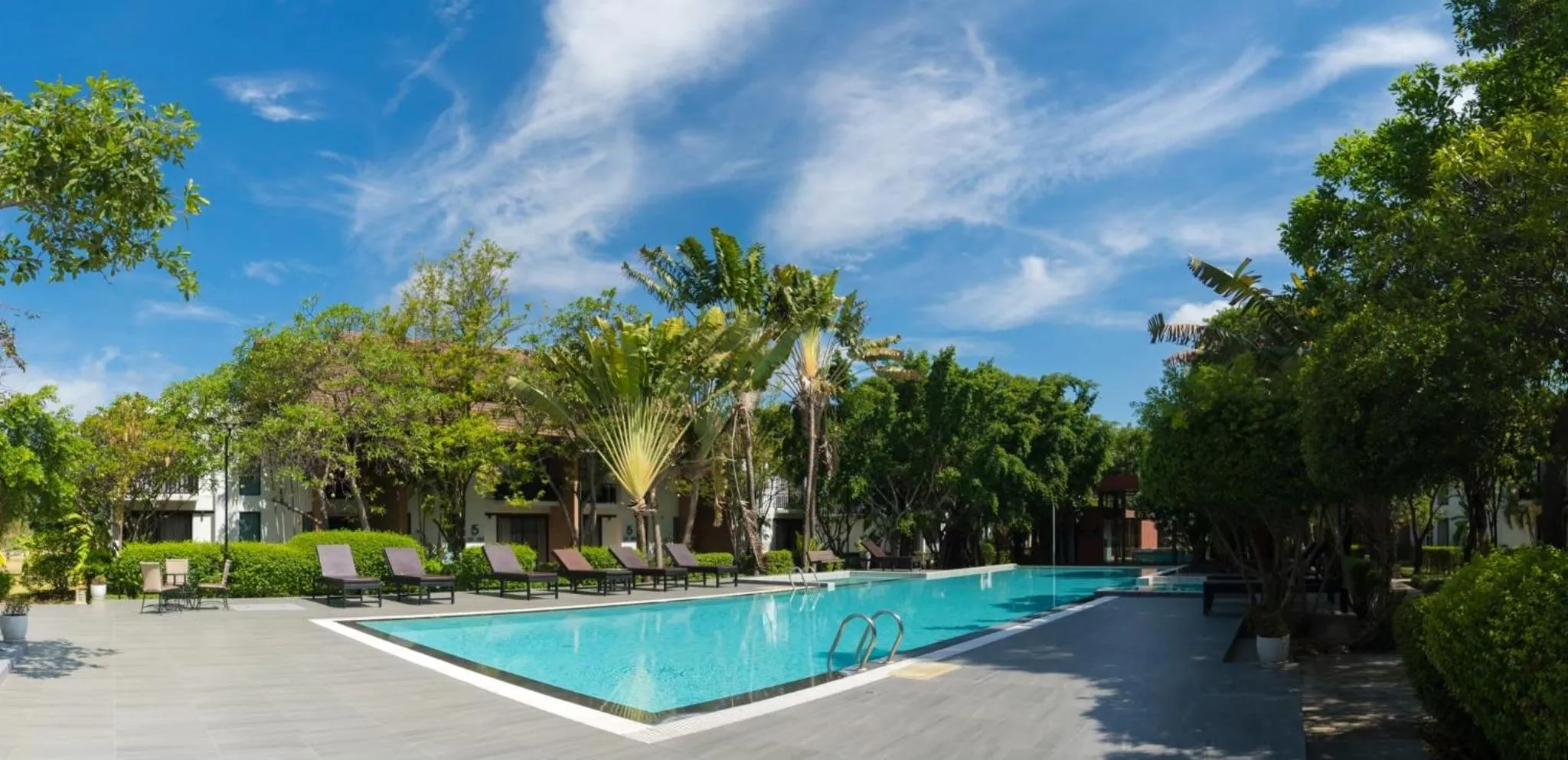 Swimming pool in Sukhothai Treasure Resort & Spa