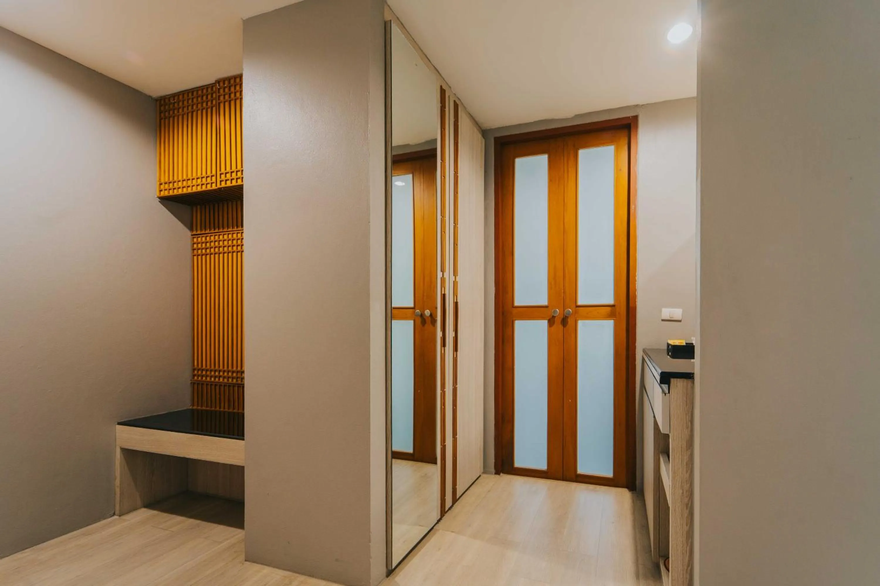 wardrobe in Sukhothai Treasure Resort & Spa