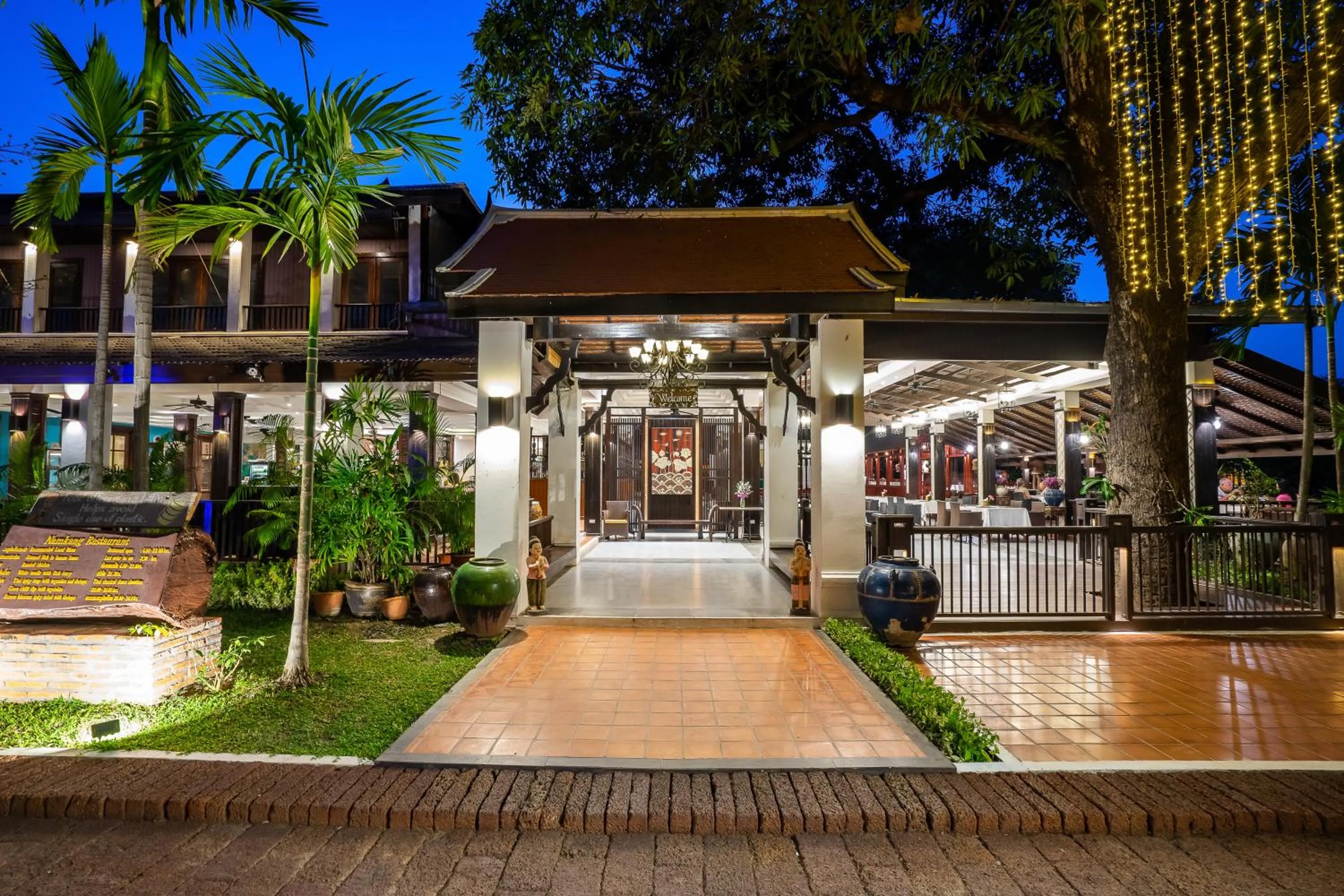 Restaurant/places to eat in Legendha Sukhothai Hotel