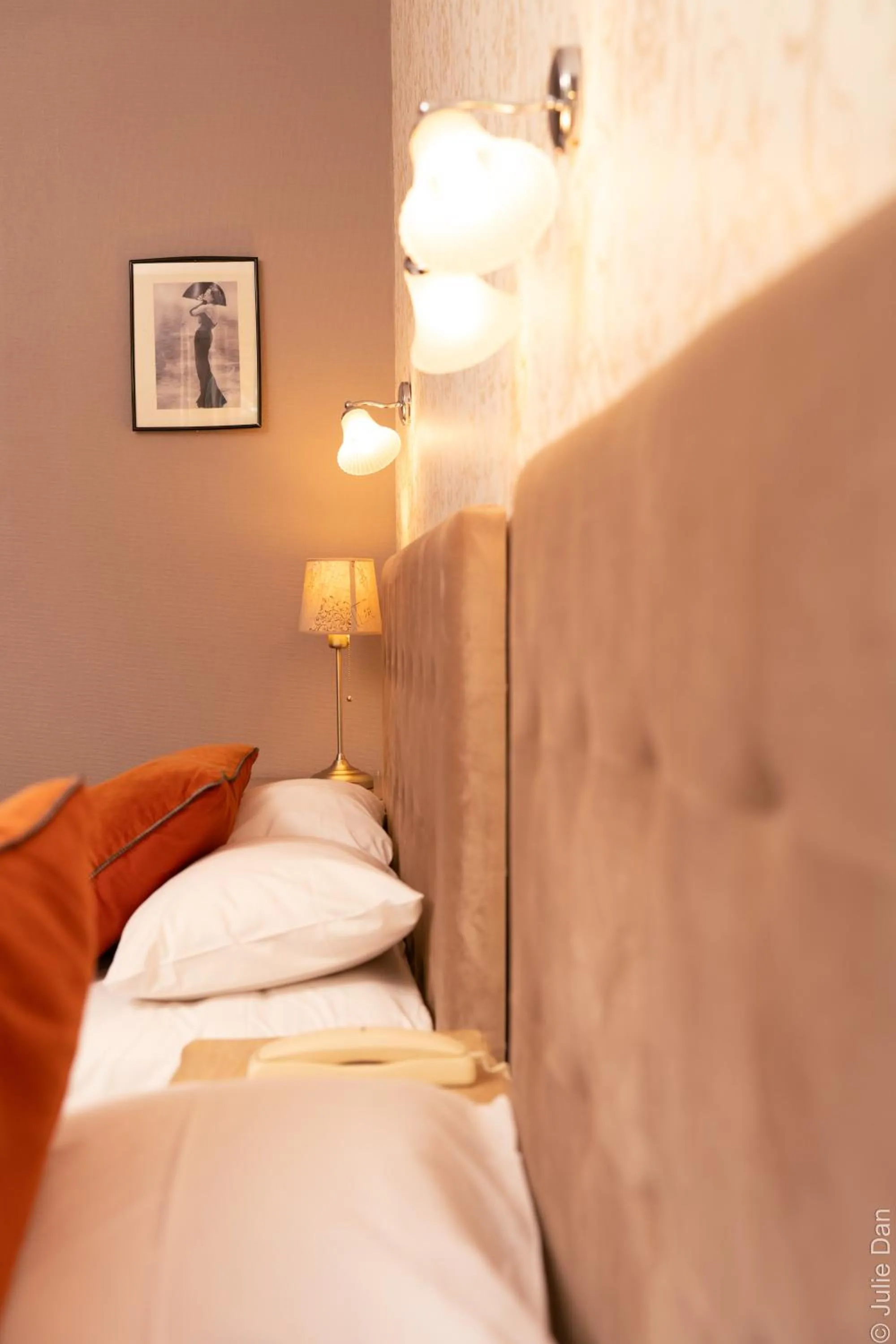 Photo of the whole room, Bed in Hotel Mirabeau