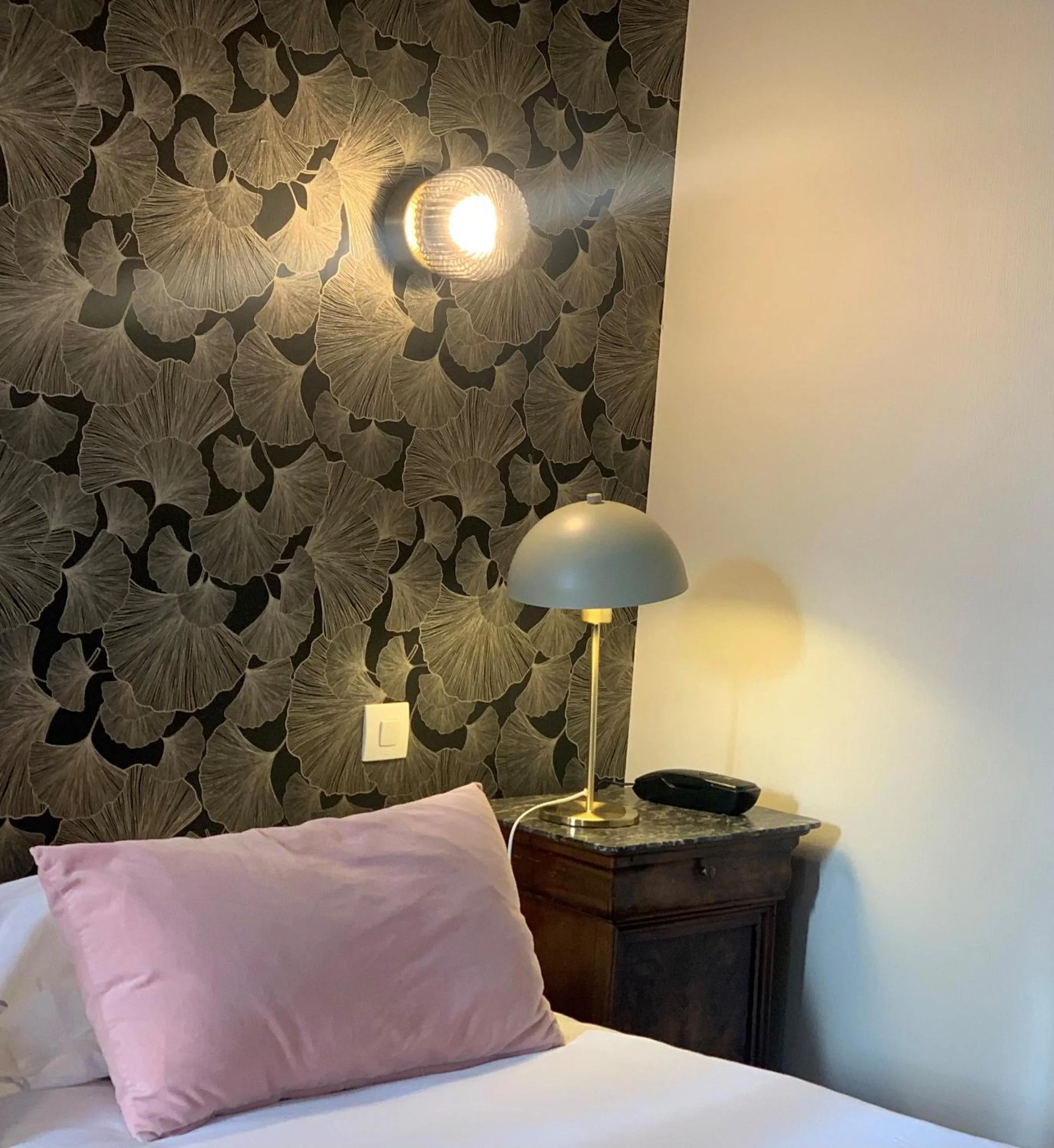 Bed in Hotel Mirabeau