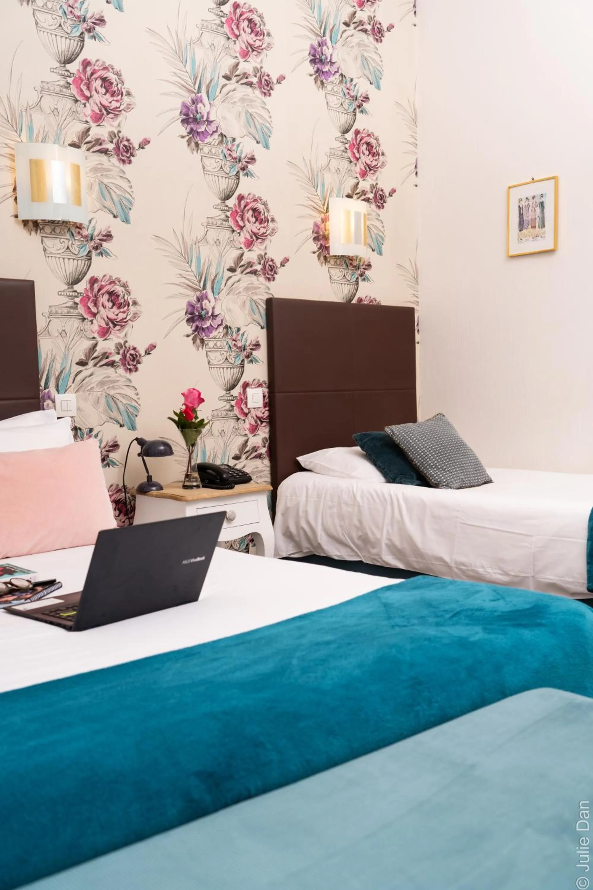 Bed in Hotel Mirabeau