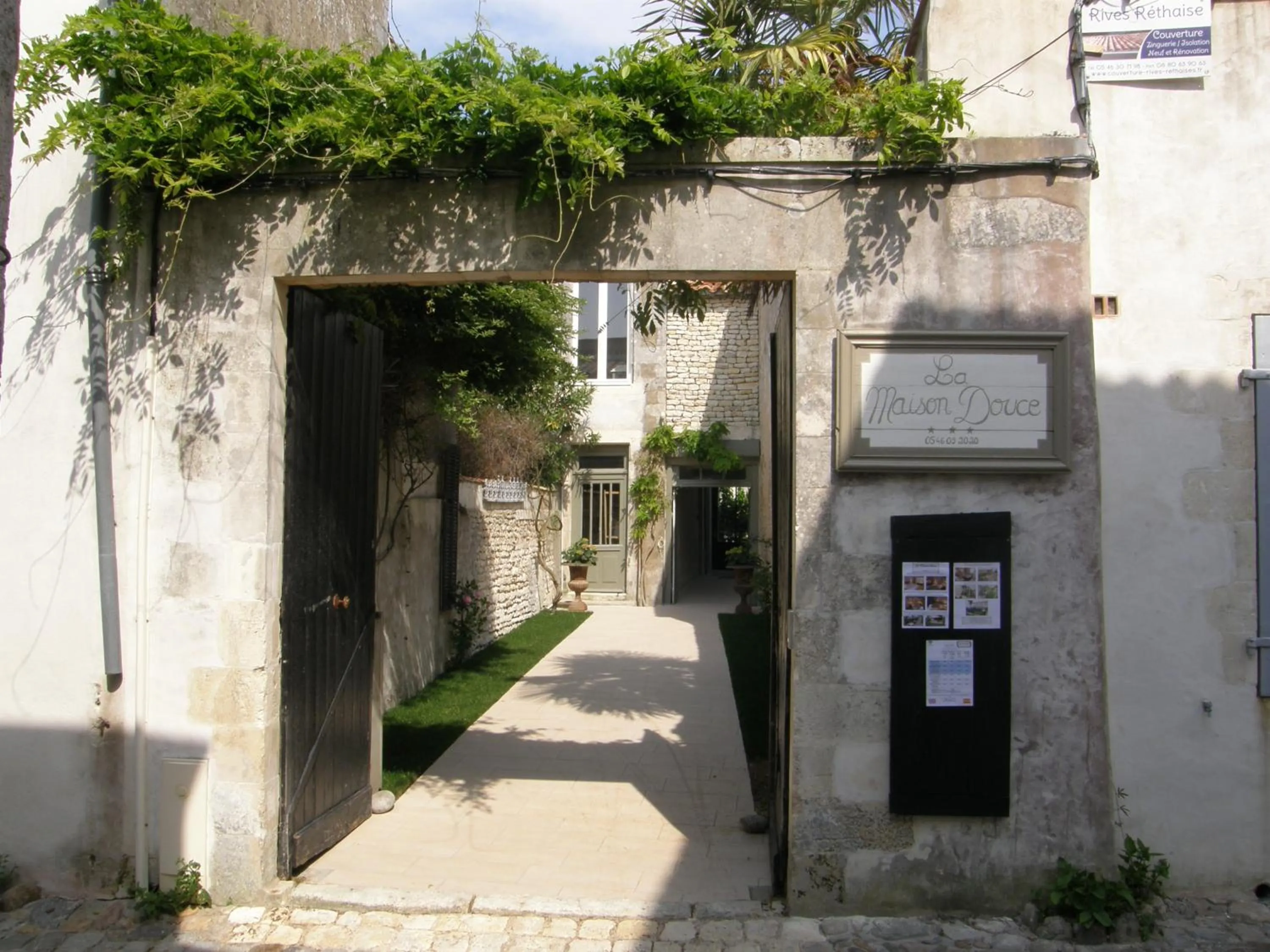 Facade/entrance in La Maison Douce
