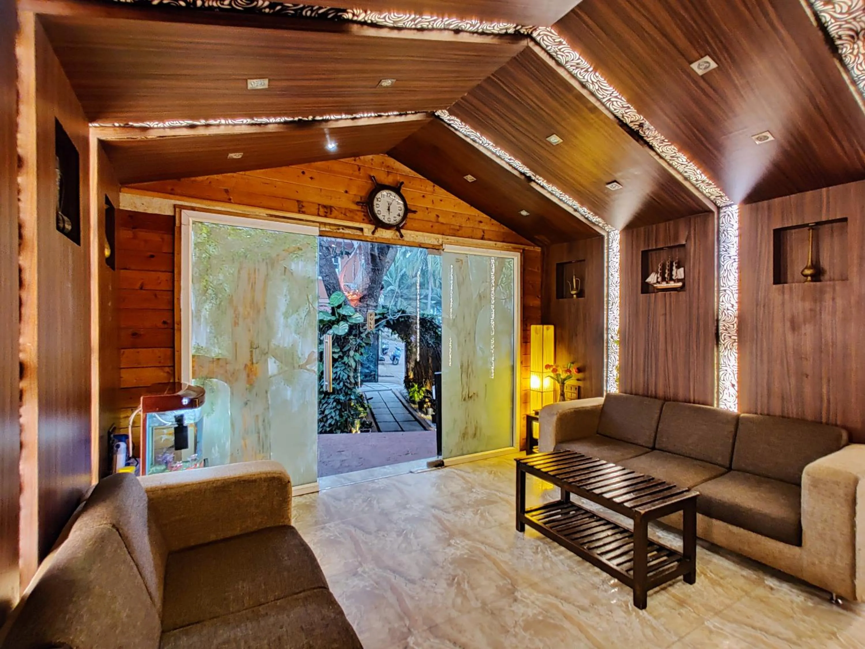 Facade/entrance in La Vie Woods- couples/families only